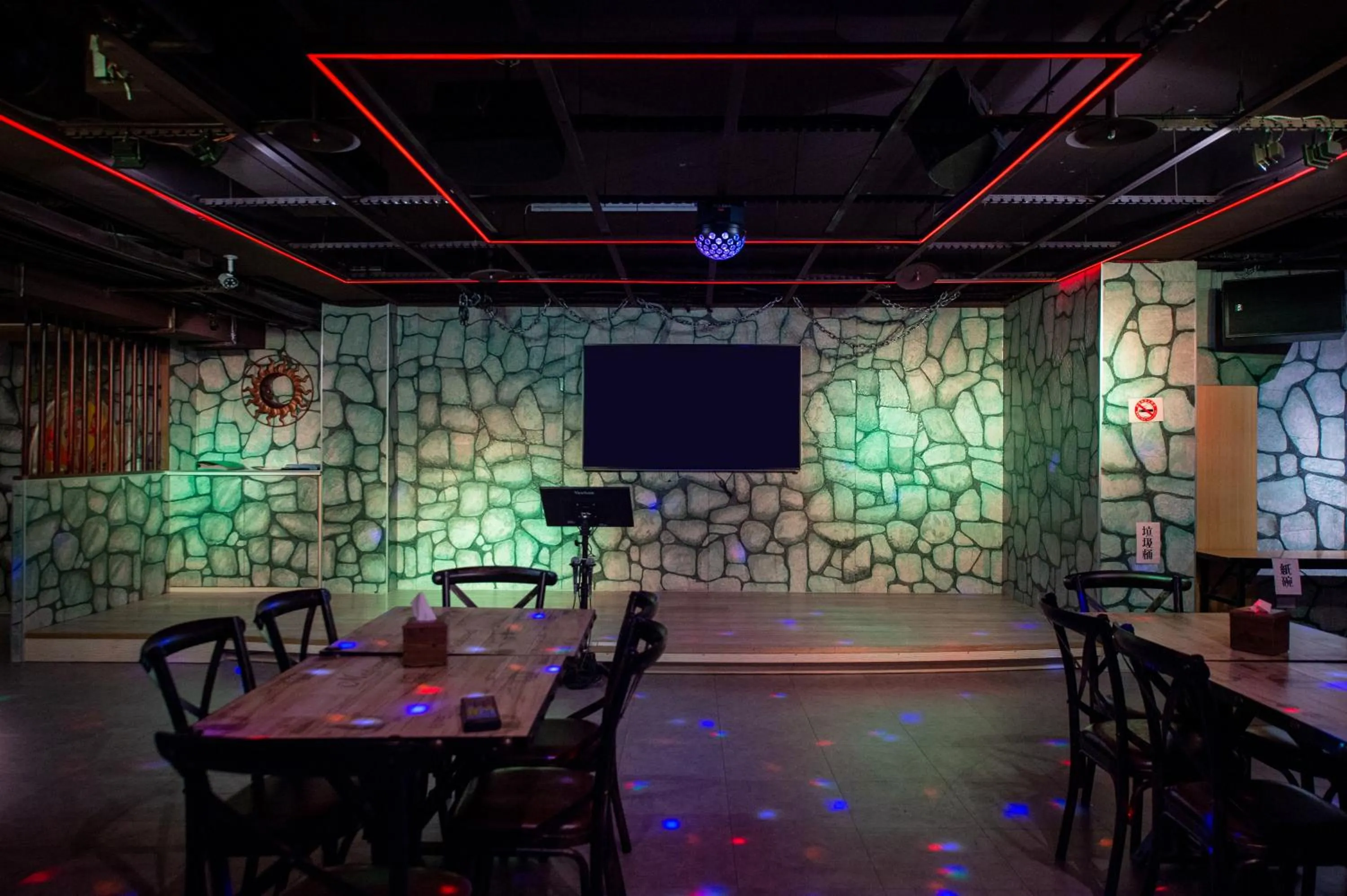 Restaurant/places to eat in Fantasy Palace