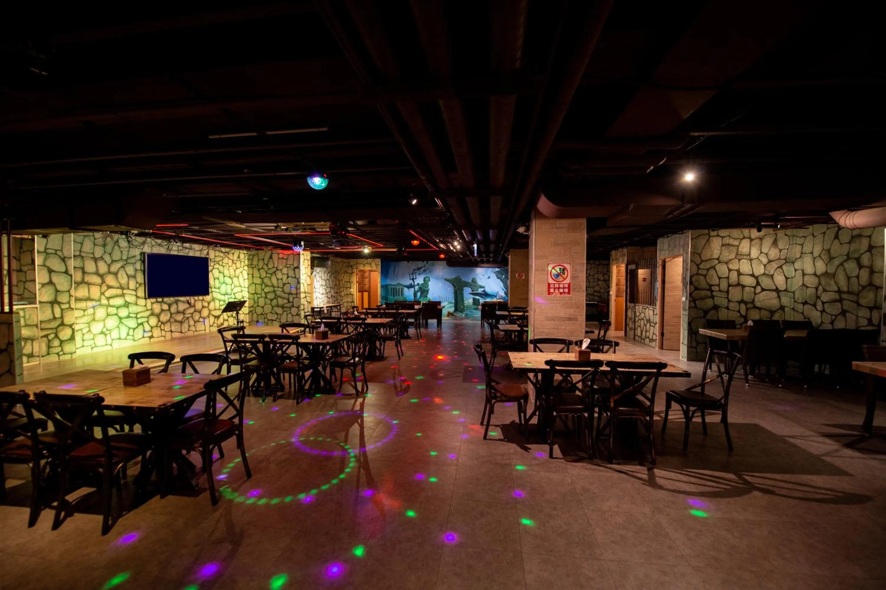 Restaurant/places to eat in Fantasy Palace