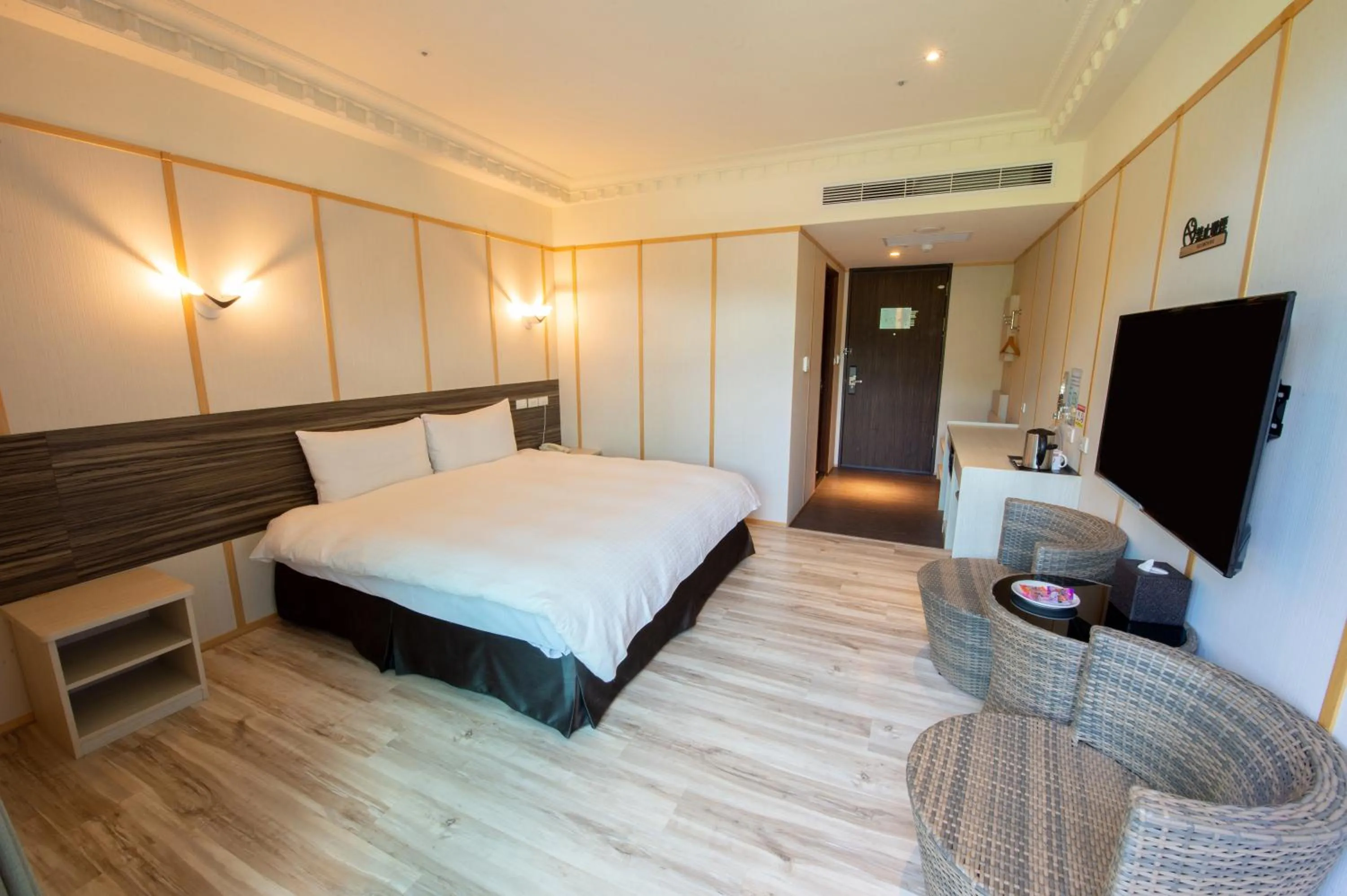 Photo of the whole room, Bed in Fantasy Palace