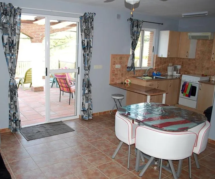 Kitchen or kitchenette in Bed & Breakfast Finca de los Sueños