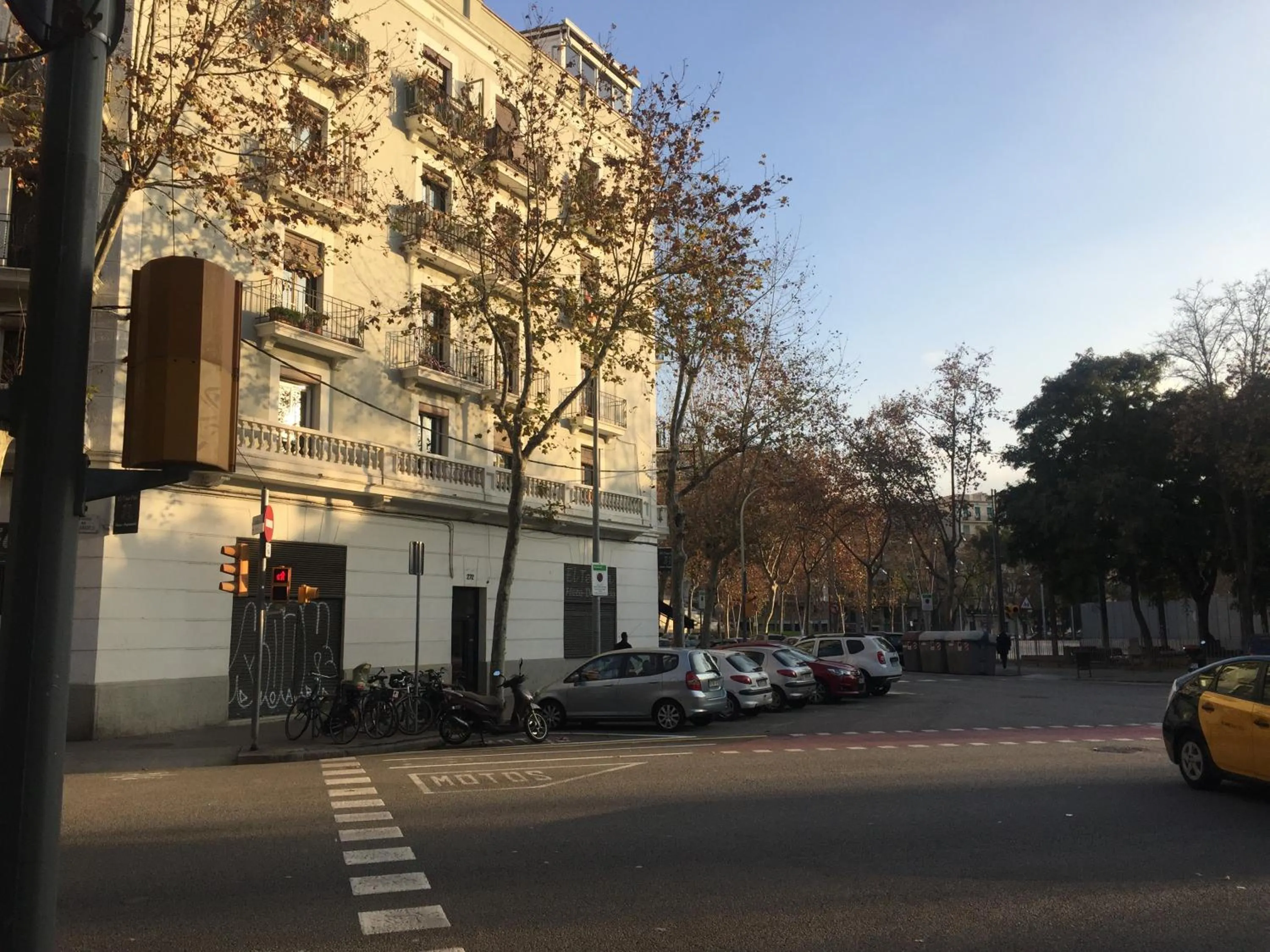 Restaurant/places to eat in Dalí Residence