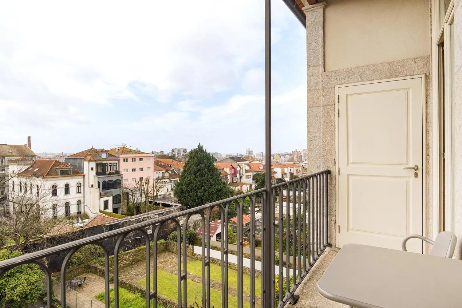 GuestReady - Urban oasis with private balcony