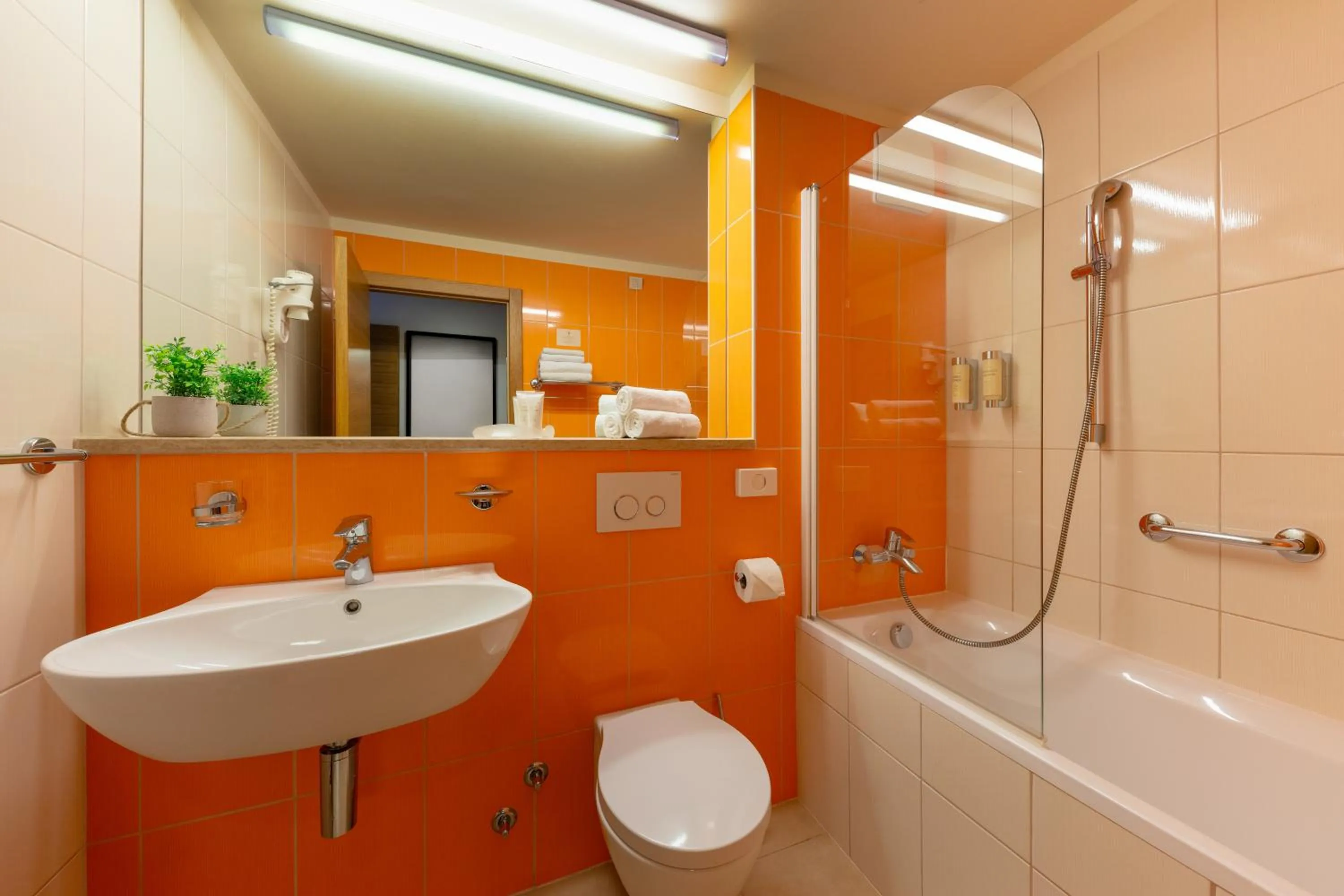 Shower in Family Hotel Vespera