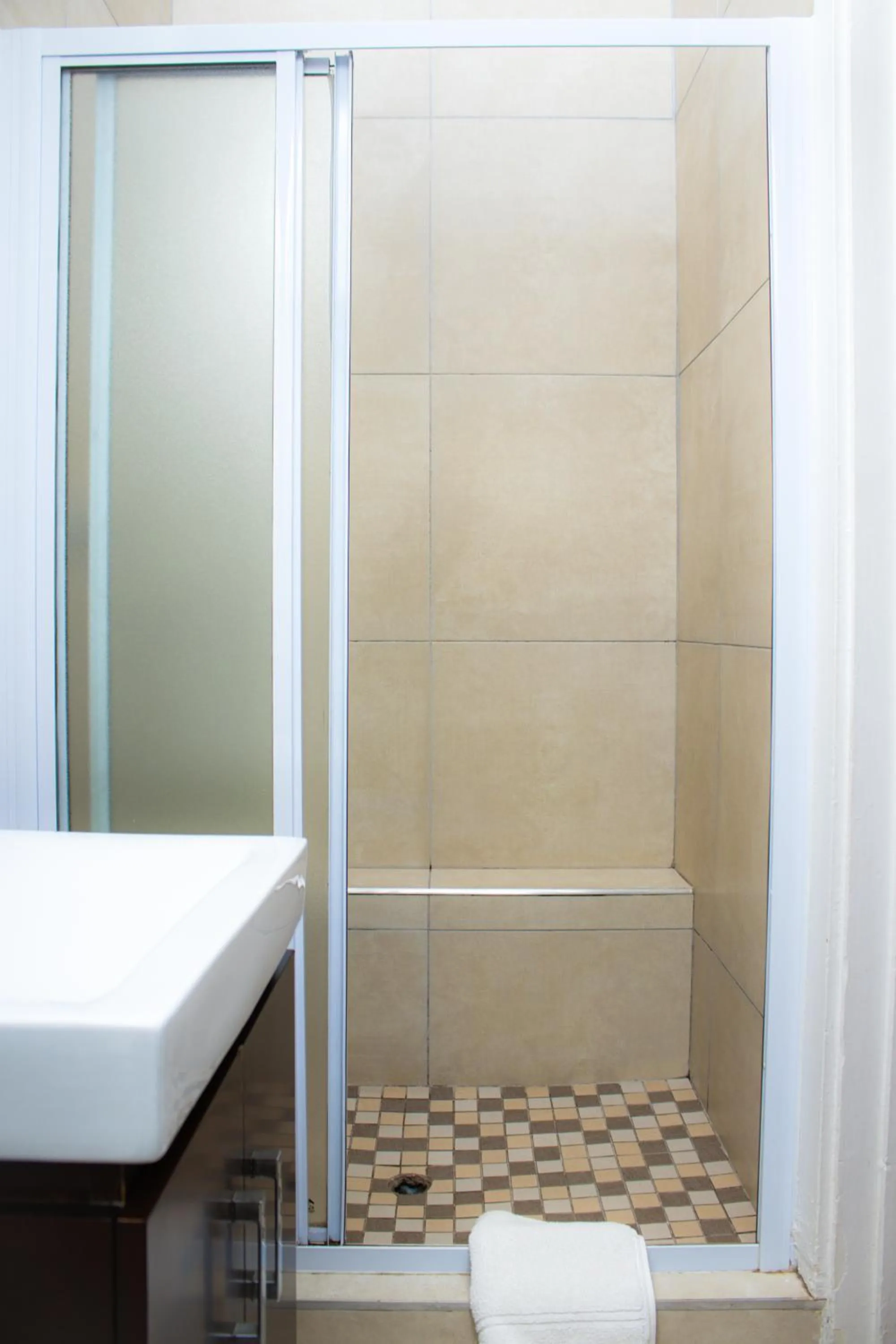 Shower in Beechwood B&B