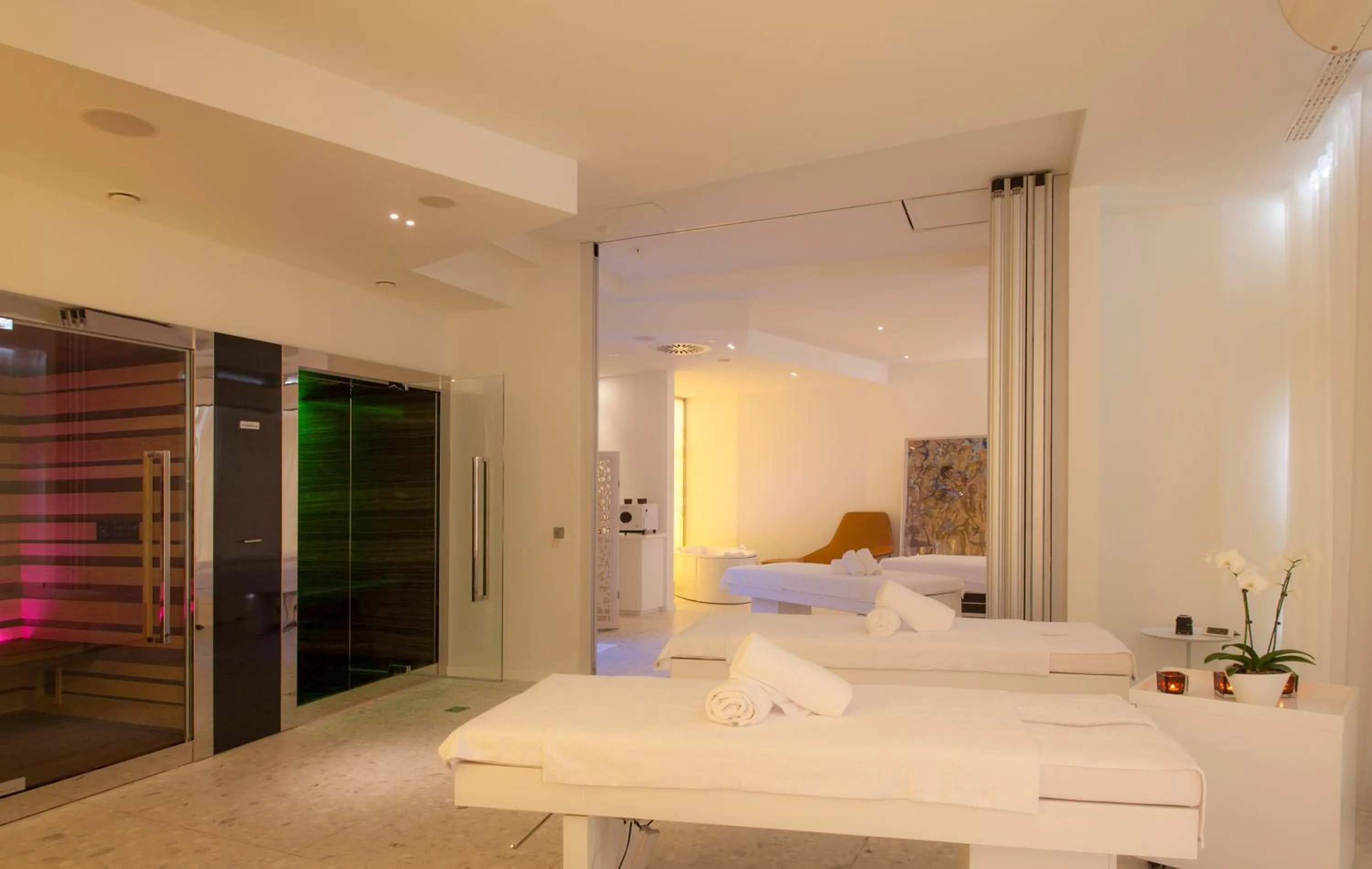 Spa and wellness centre/facilities, Bed in Hotel Bellevue