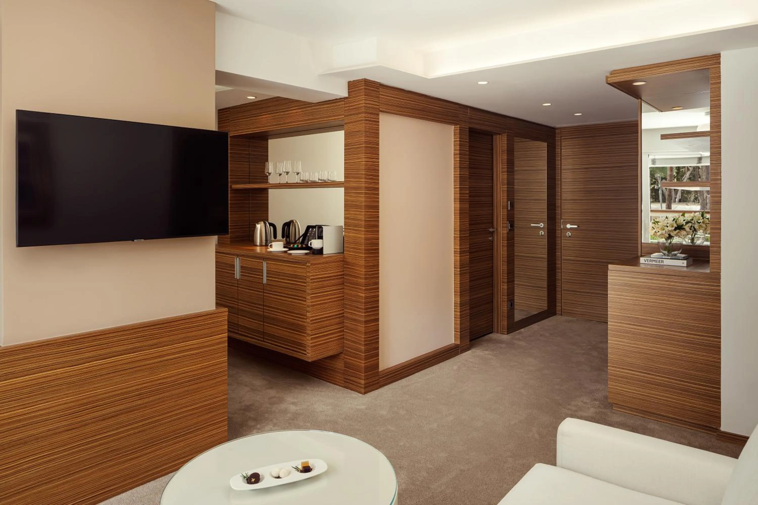 TV and multimedia in Hotel Bellevue