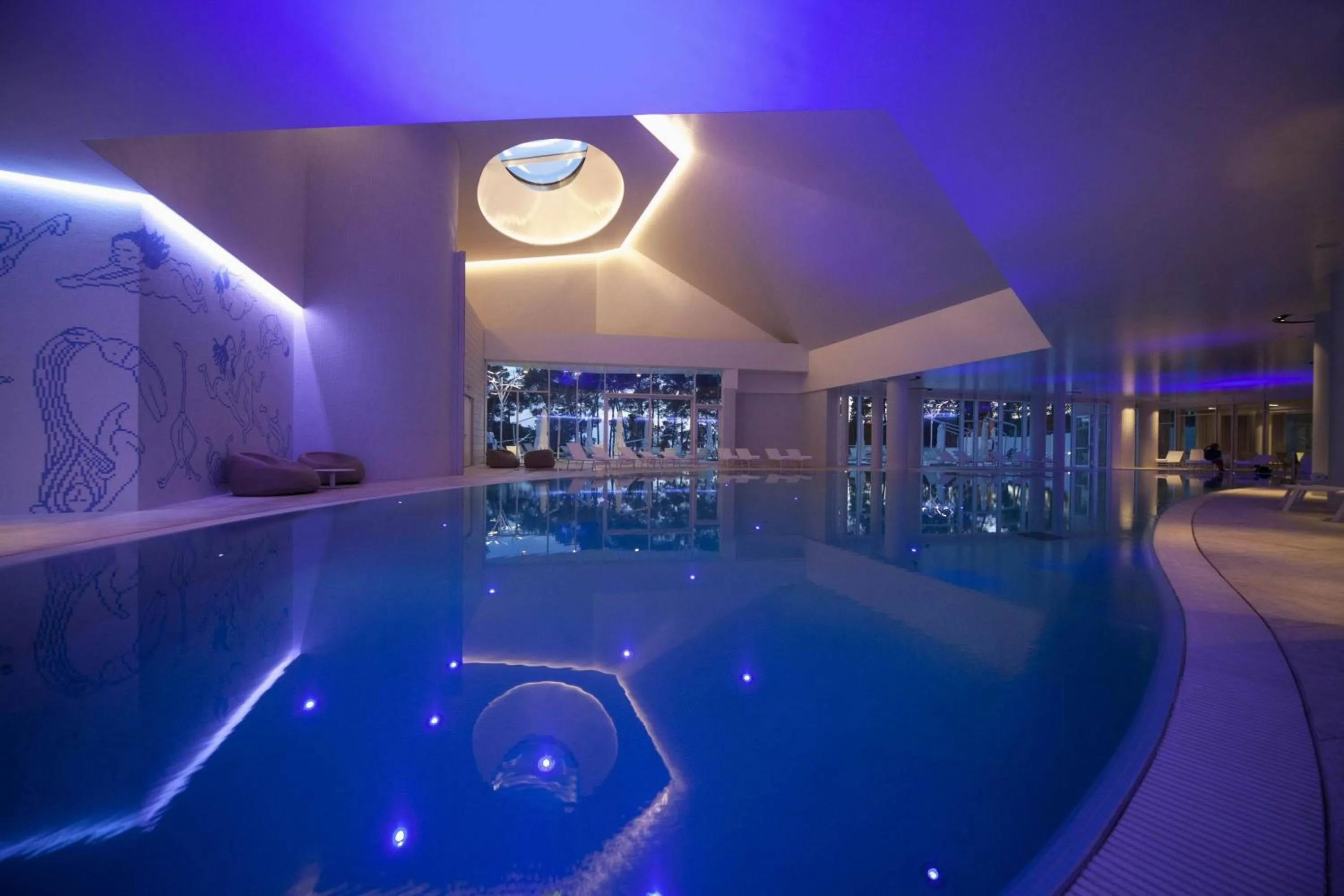 Swimming pool in Hotel Bellevue