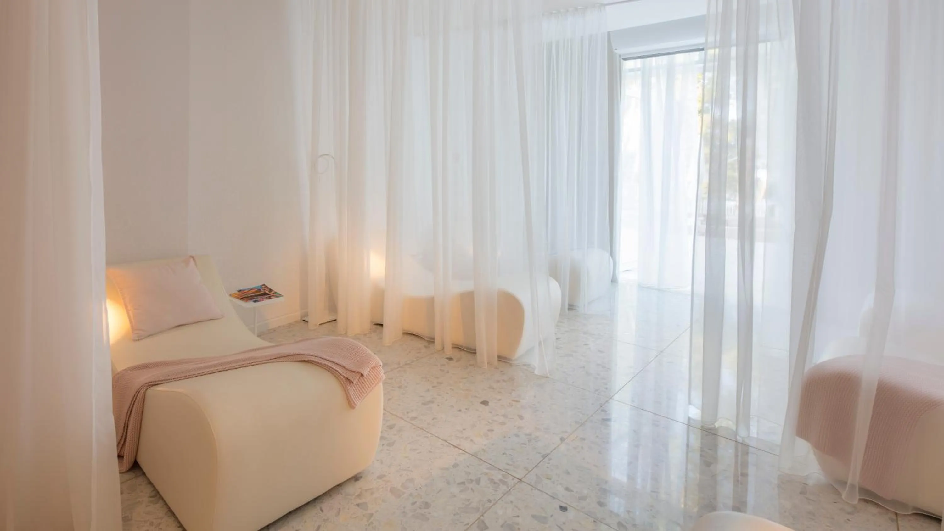 Spa and wellness centre/facilities, Bed in Hotel Bellevue