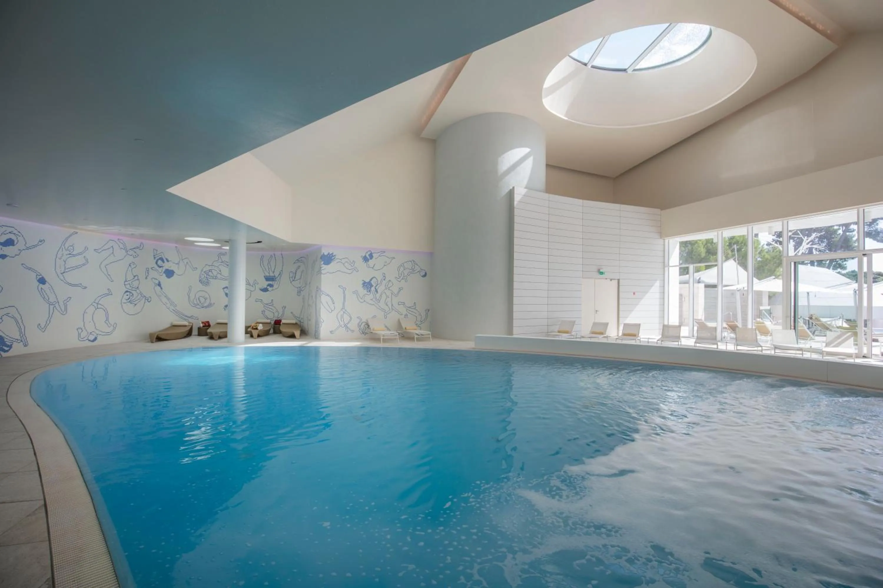 Swimming pool in Hotel Bellevue