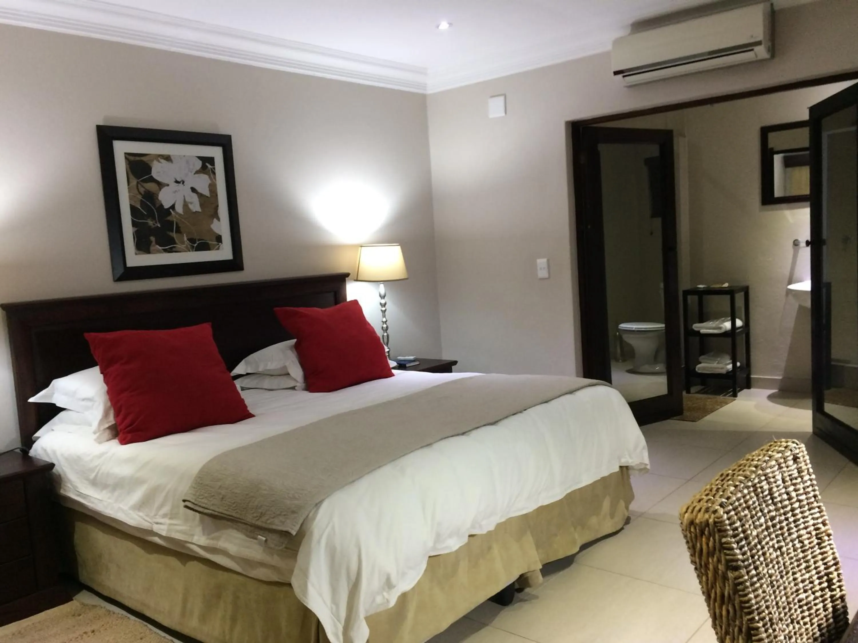 Photo of the whole room, Bed in Polokwane Place