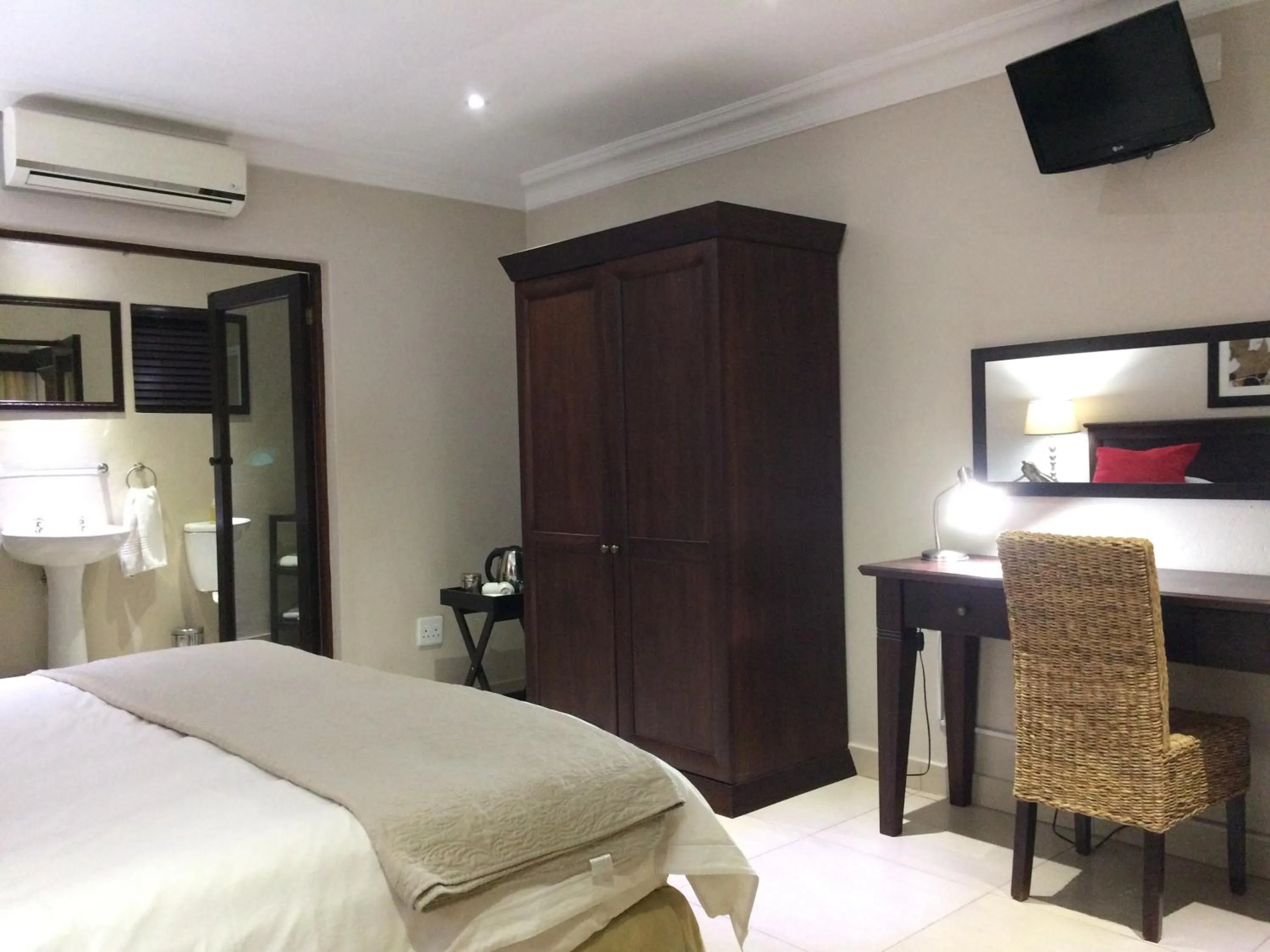 Bedroom, Bed in Polokwane Place