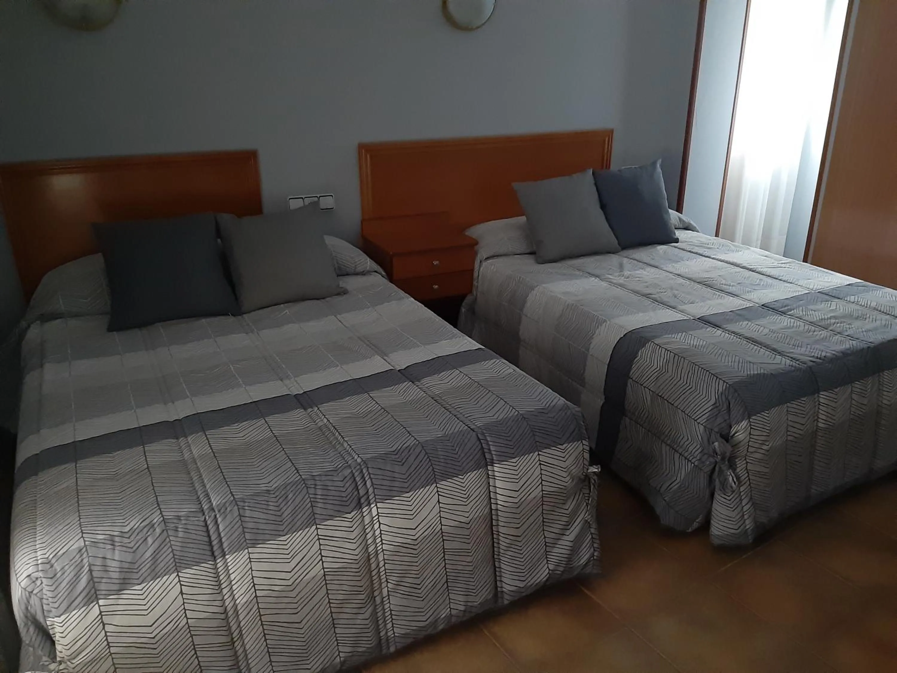 Hotel Los Leones, el más cercano a Warner