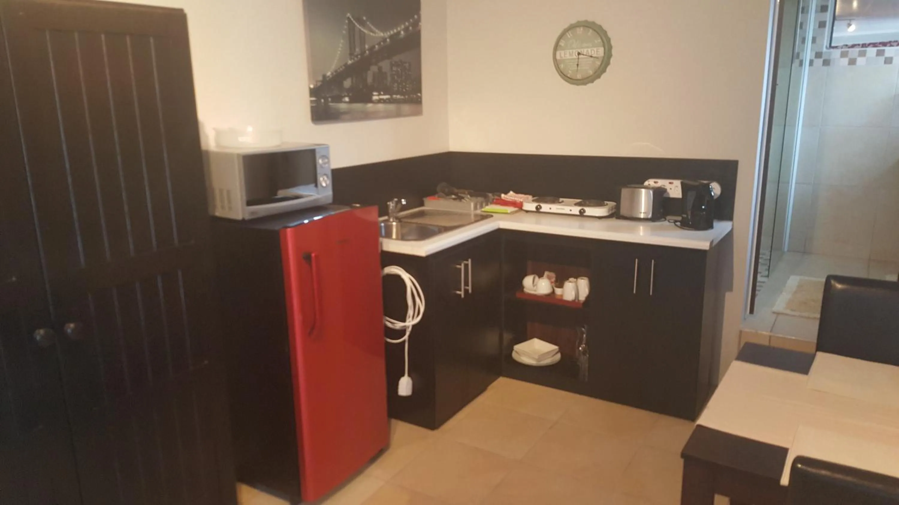 Coffee/tea facilities in Beachway Guesthouse