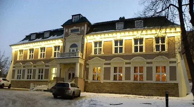 Pałac Dąbrowa Pałac Dąbrowa