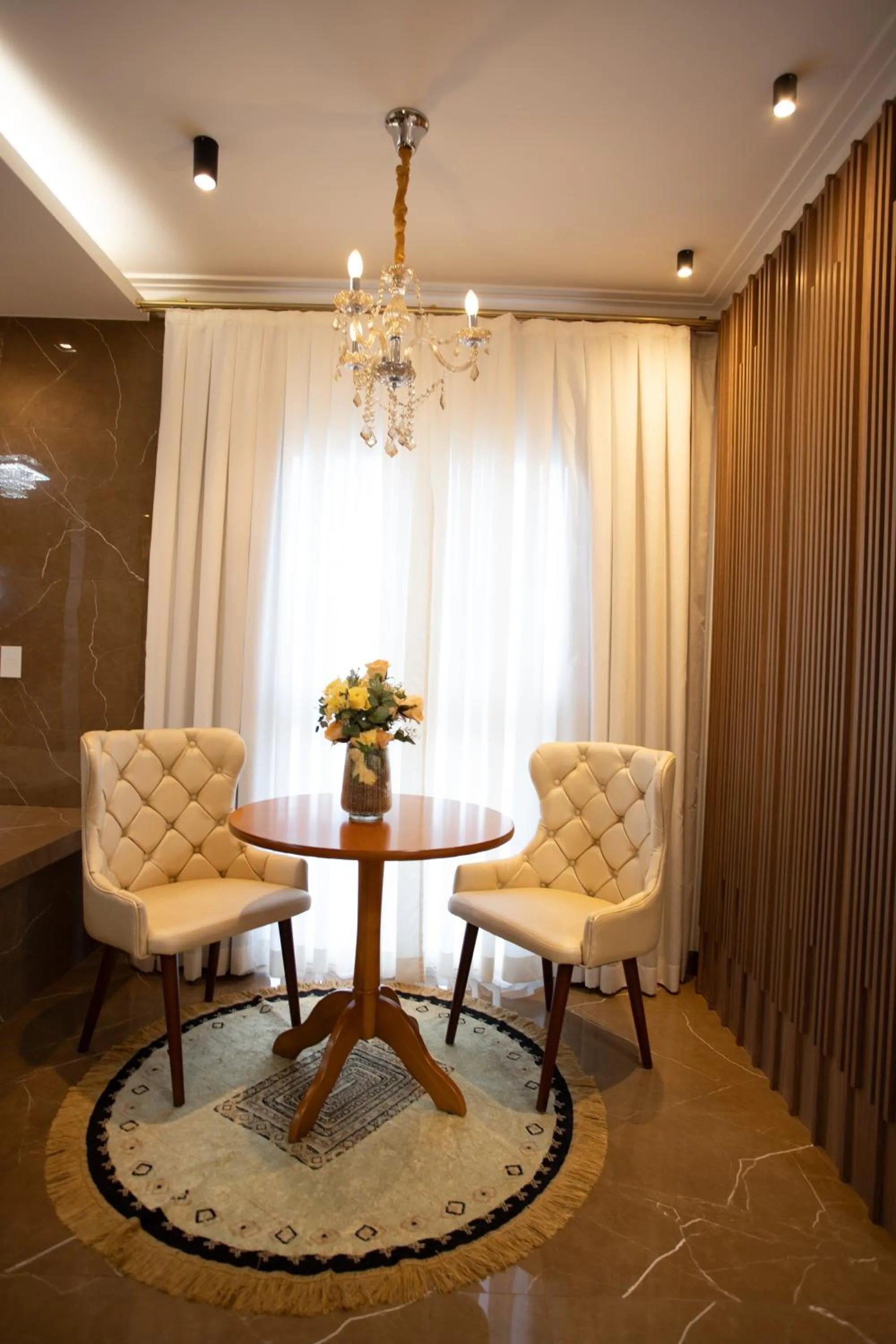 Seating area in Ellus Hotel