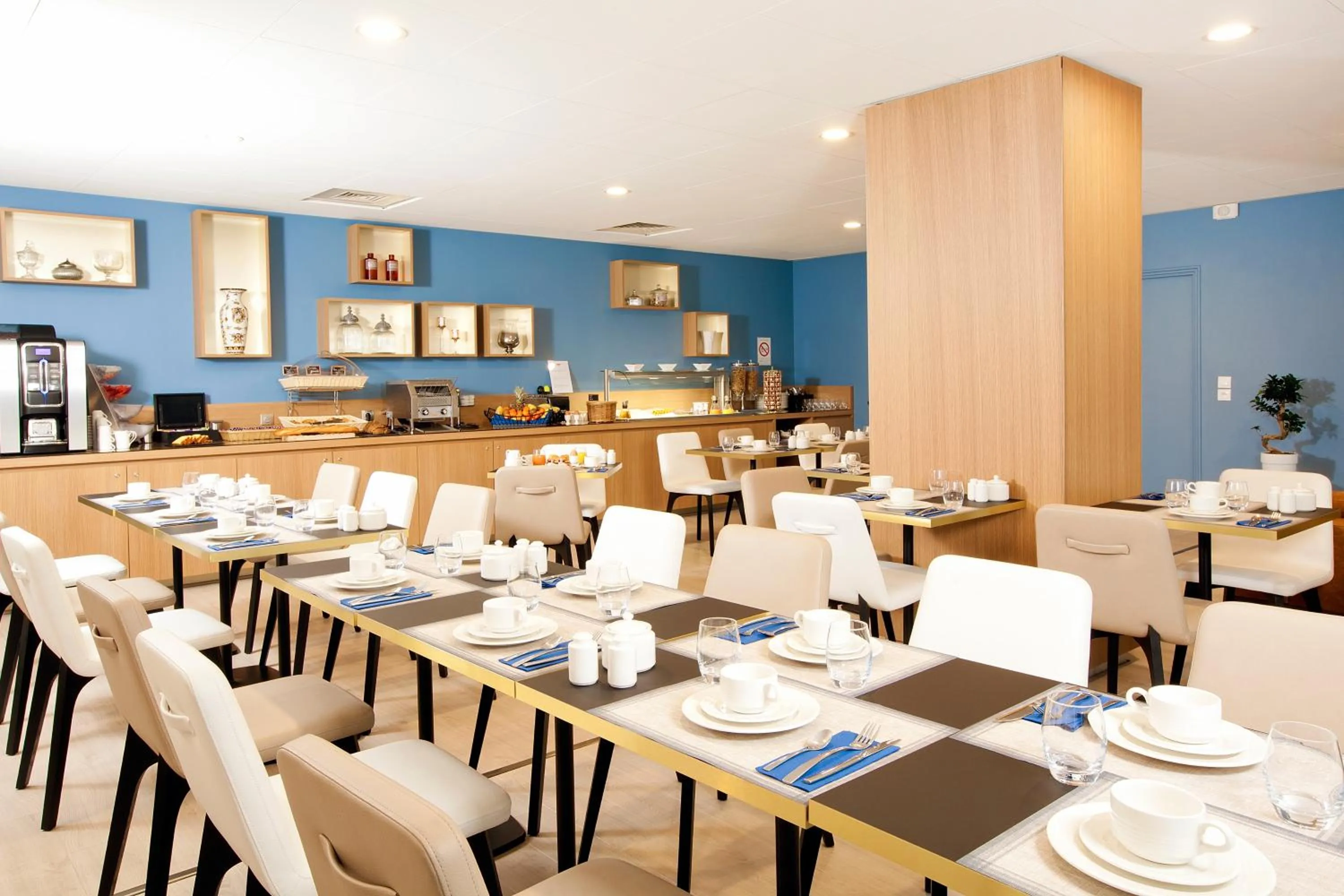 Restaurant/places to eat in Residhome Bordeaux