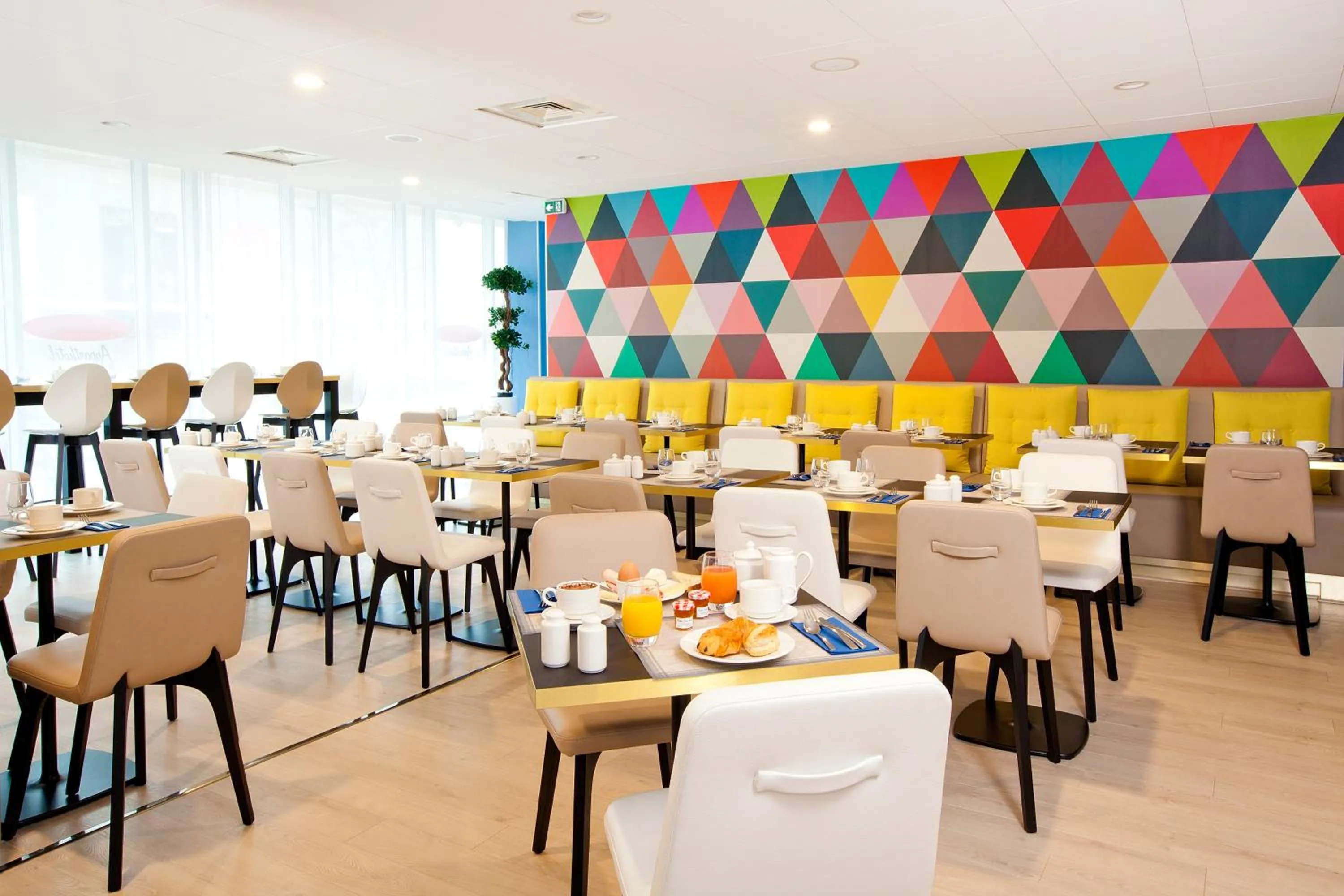 Restaurant/places to eat in Residhome Bordeaux