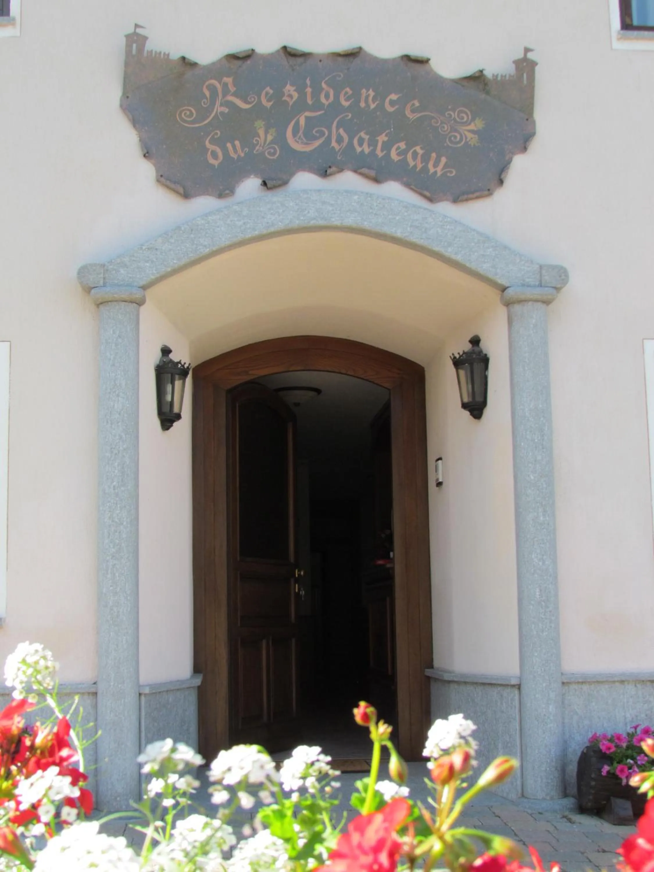 Facade/entrance in Residence Du Chateau