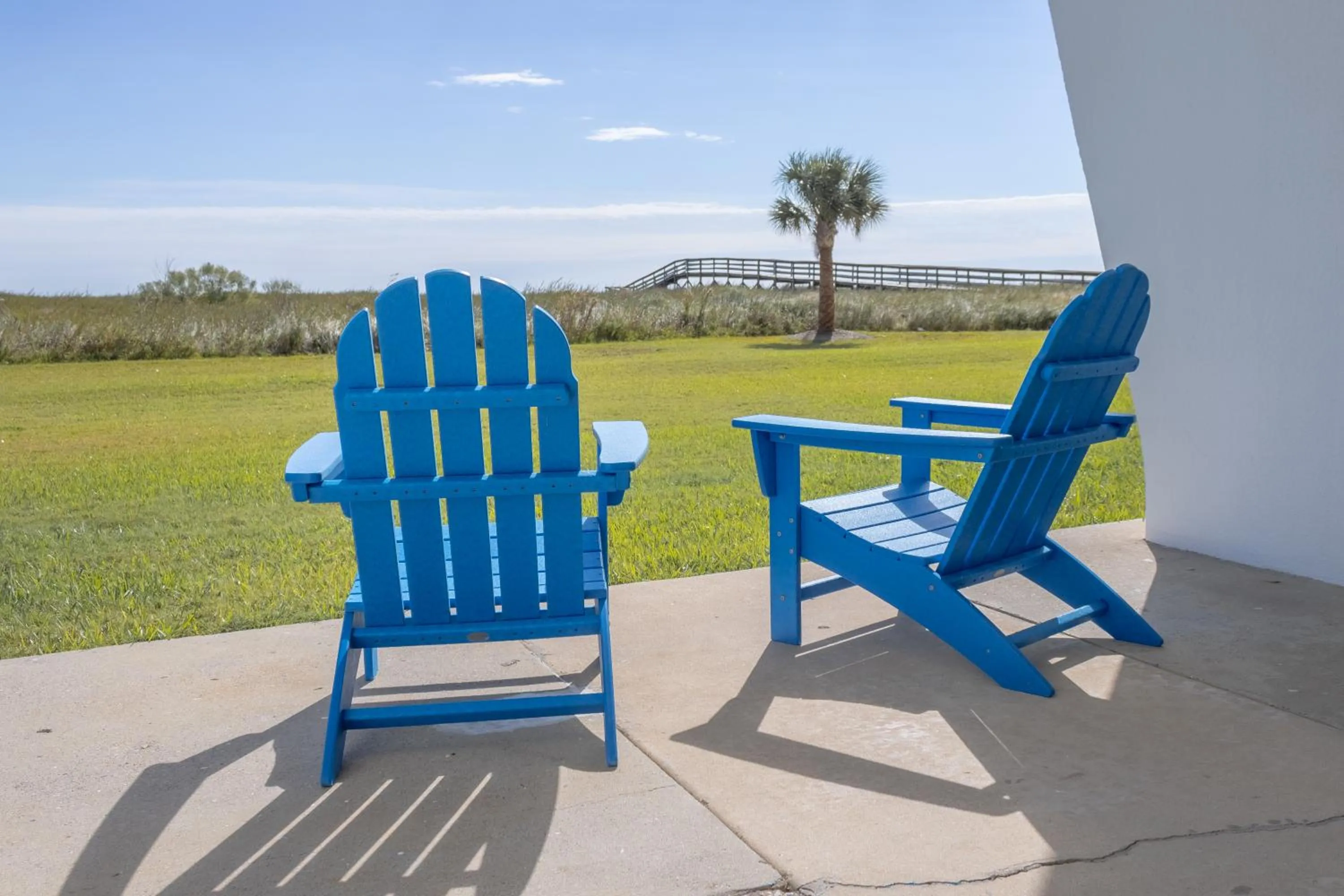 Natural landscape in Islander East Condominiums