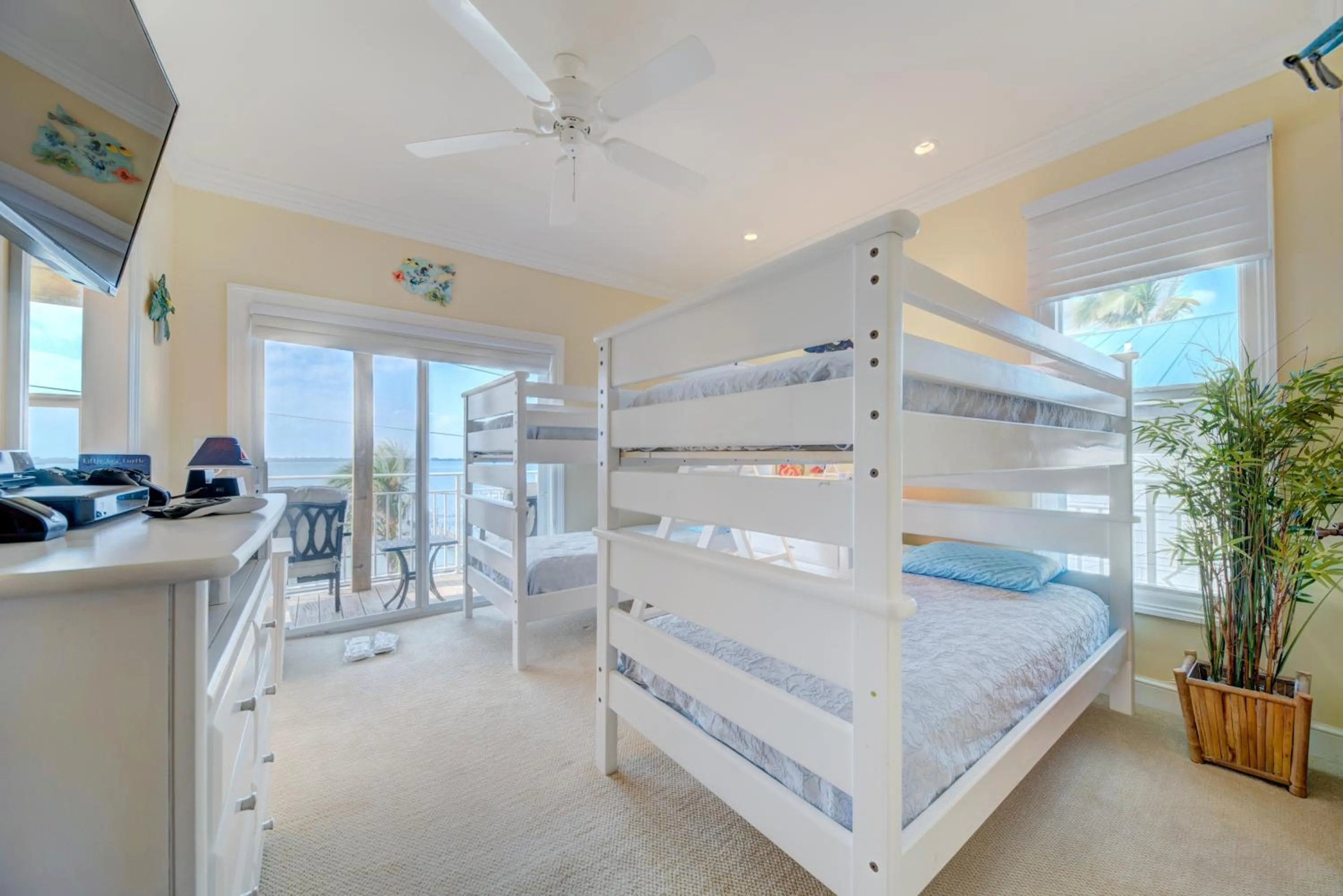 Bedroom, Bed in Carpe Diem