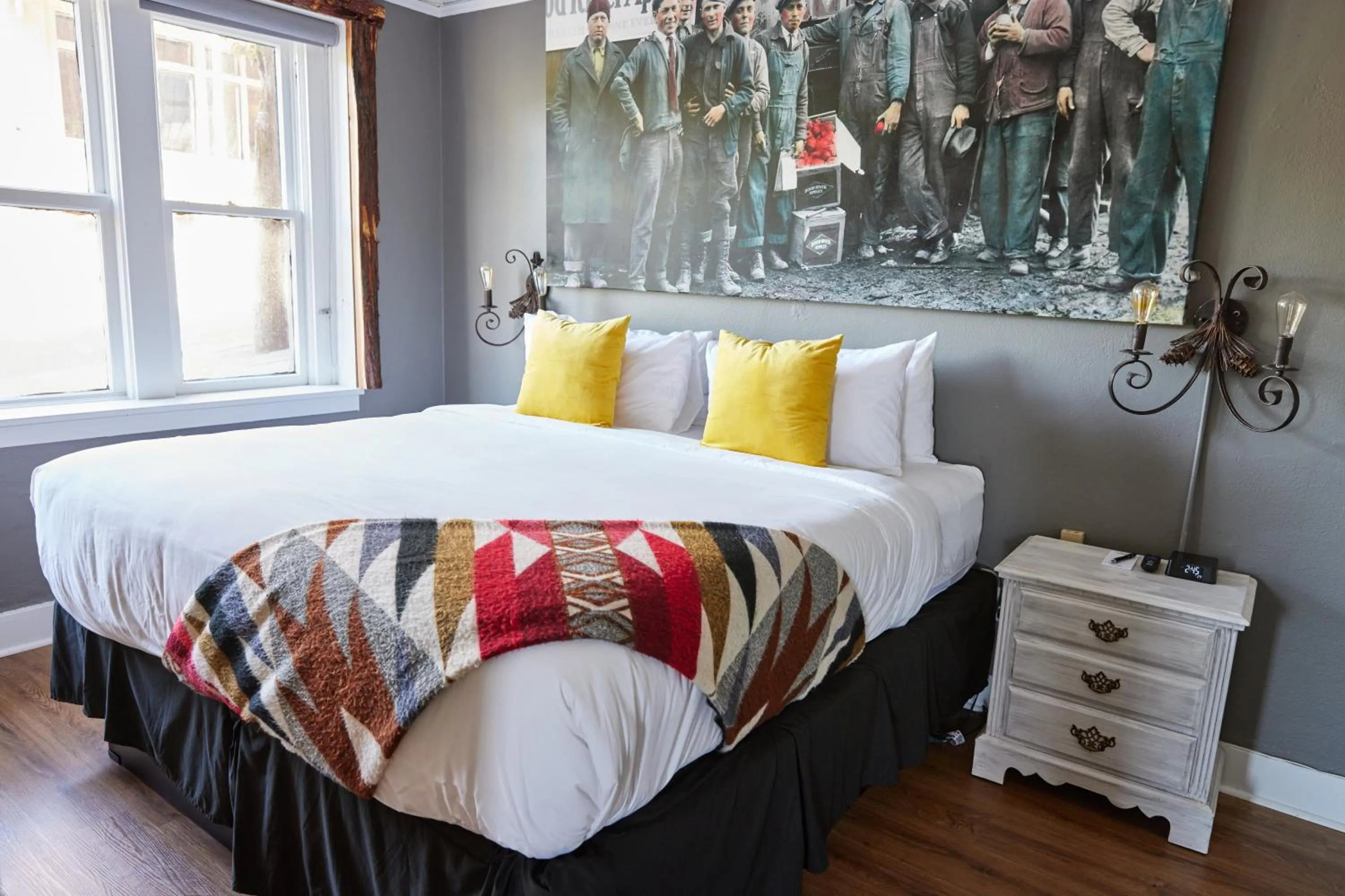 Bedroom, Bed in Hood River Hotel