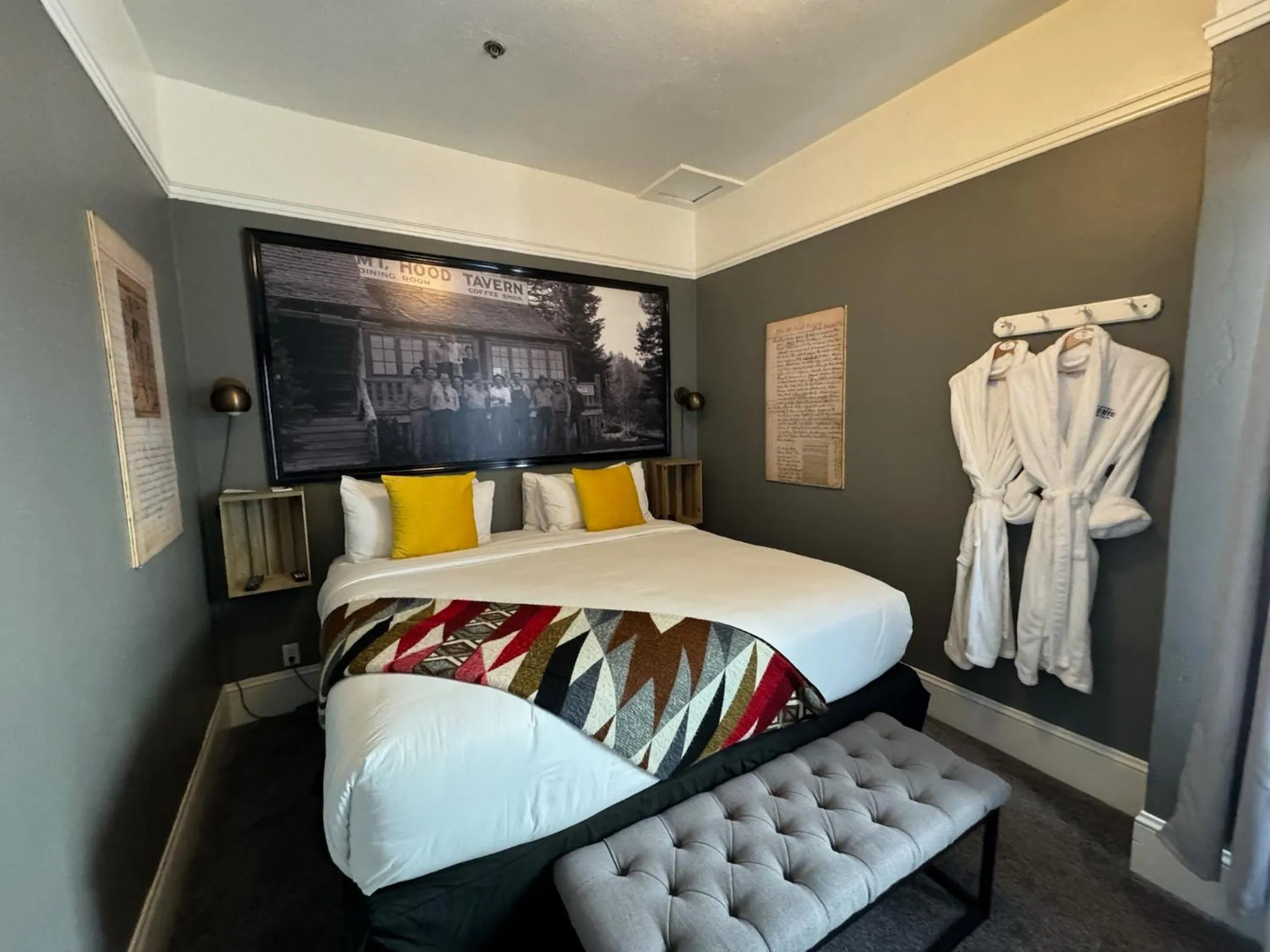 Bedroom, Bed in Hood River Hotel