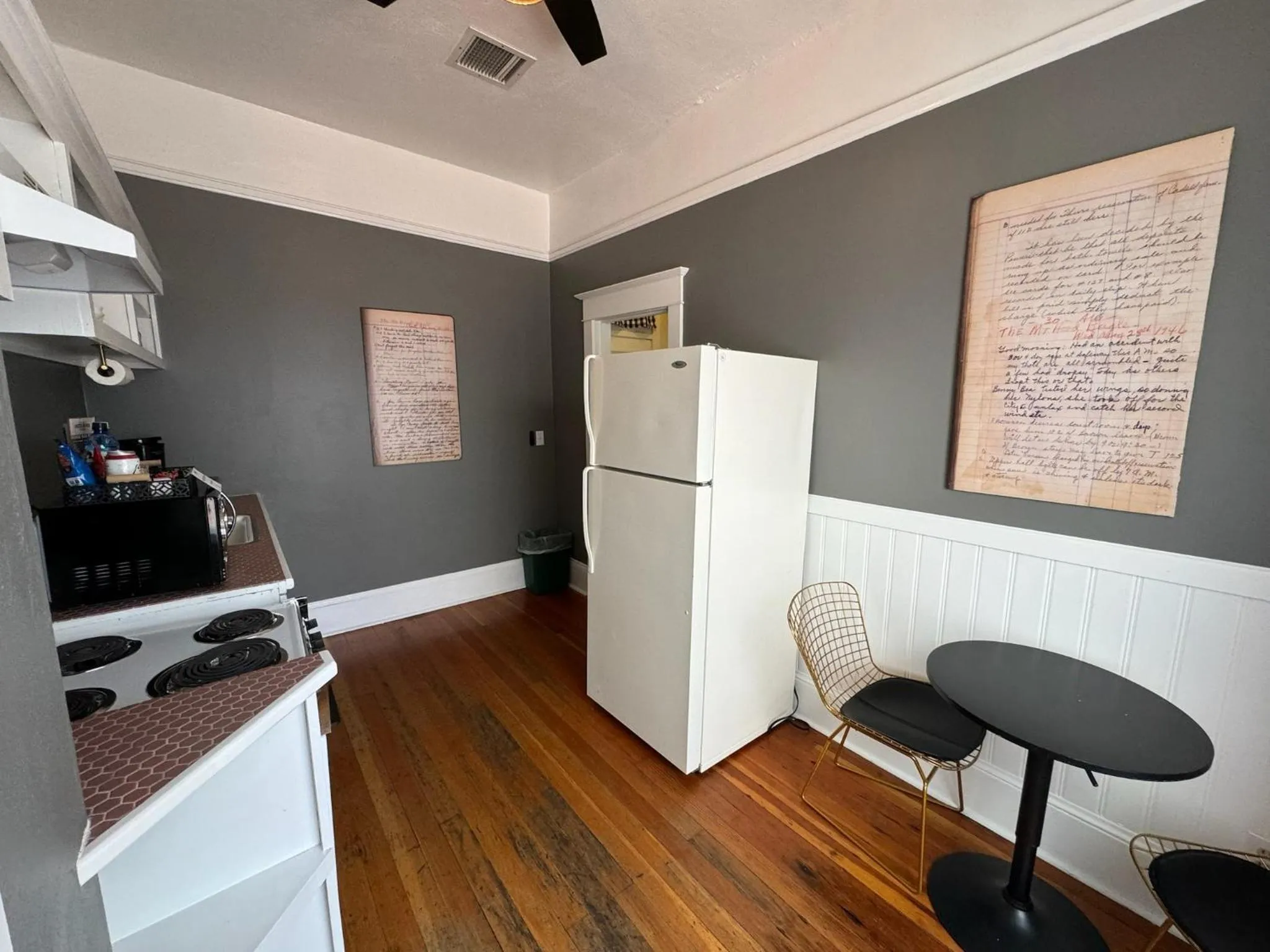 Kitchen or kitchenette in Hood River Hotel
