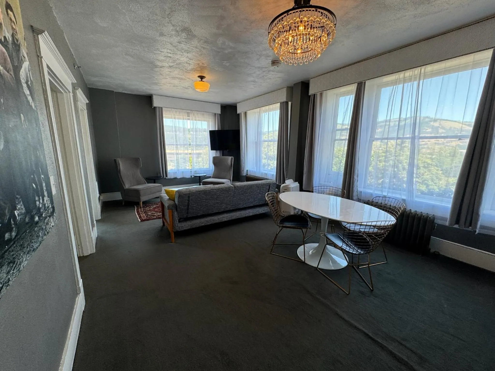 TV and multimedia in Hood River Hotel