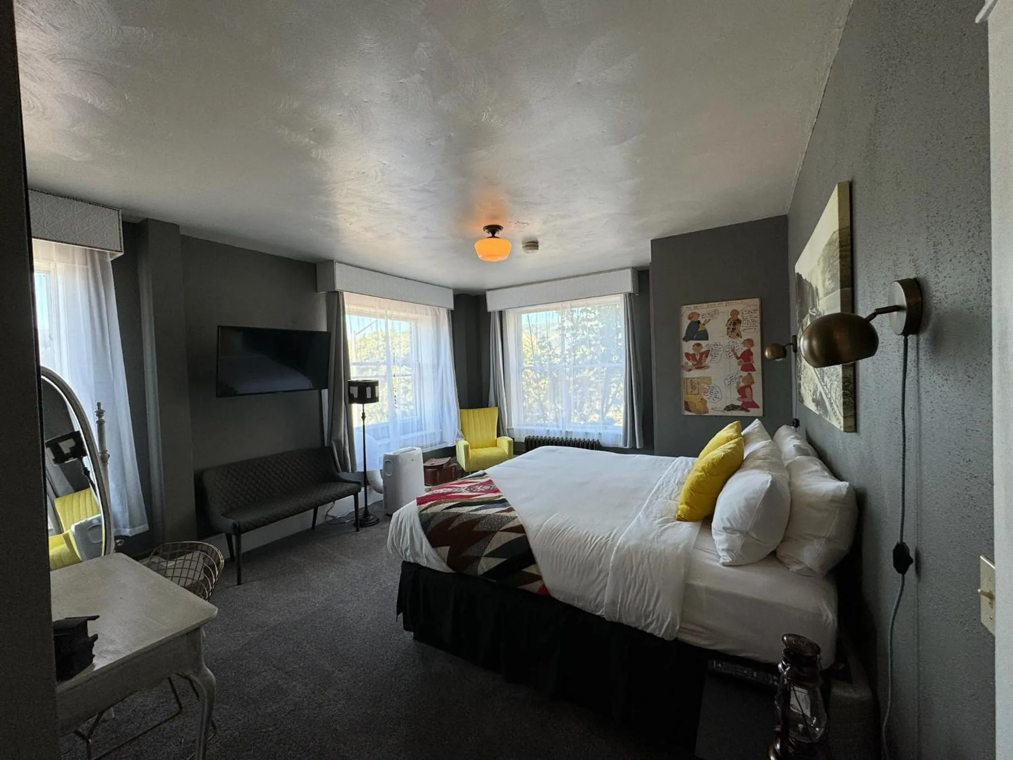 Bed in Hood River Hotel