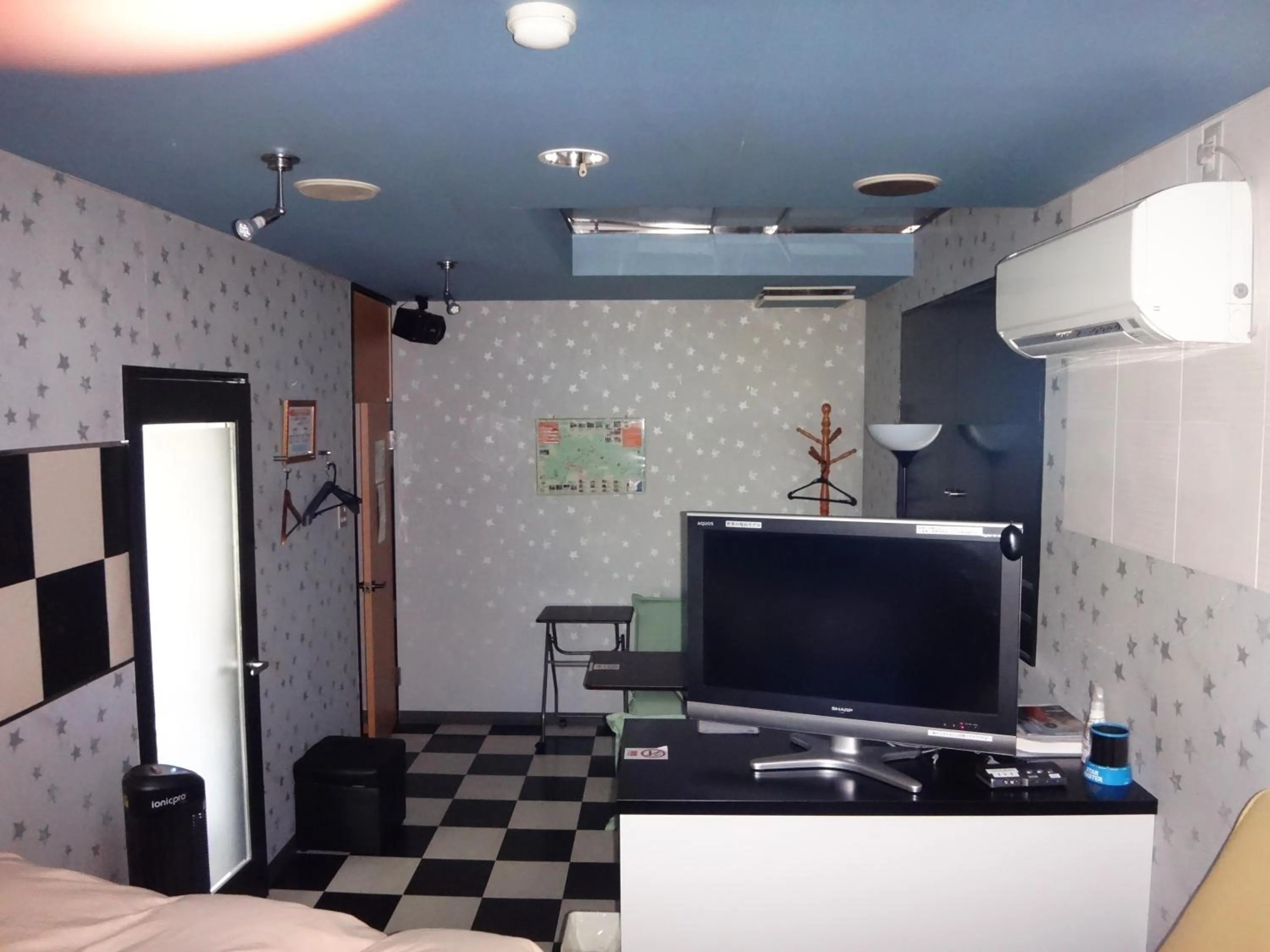 Photo of the whole room in Utility Hotel Coo