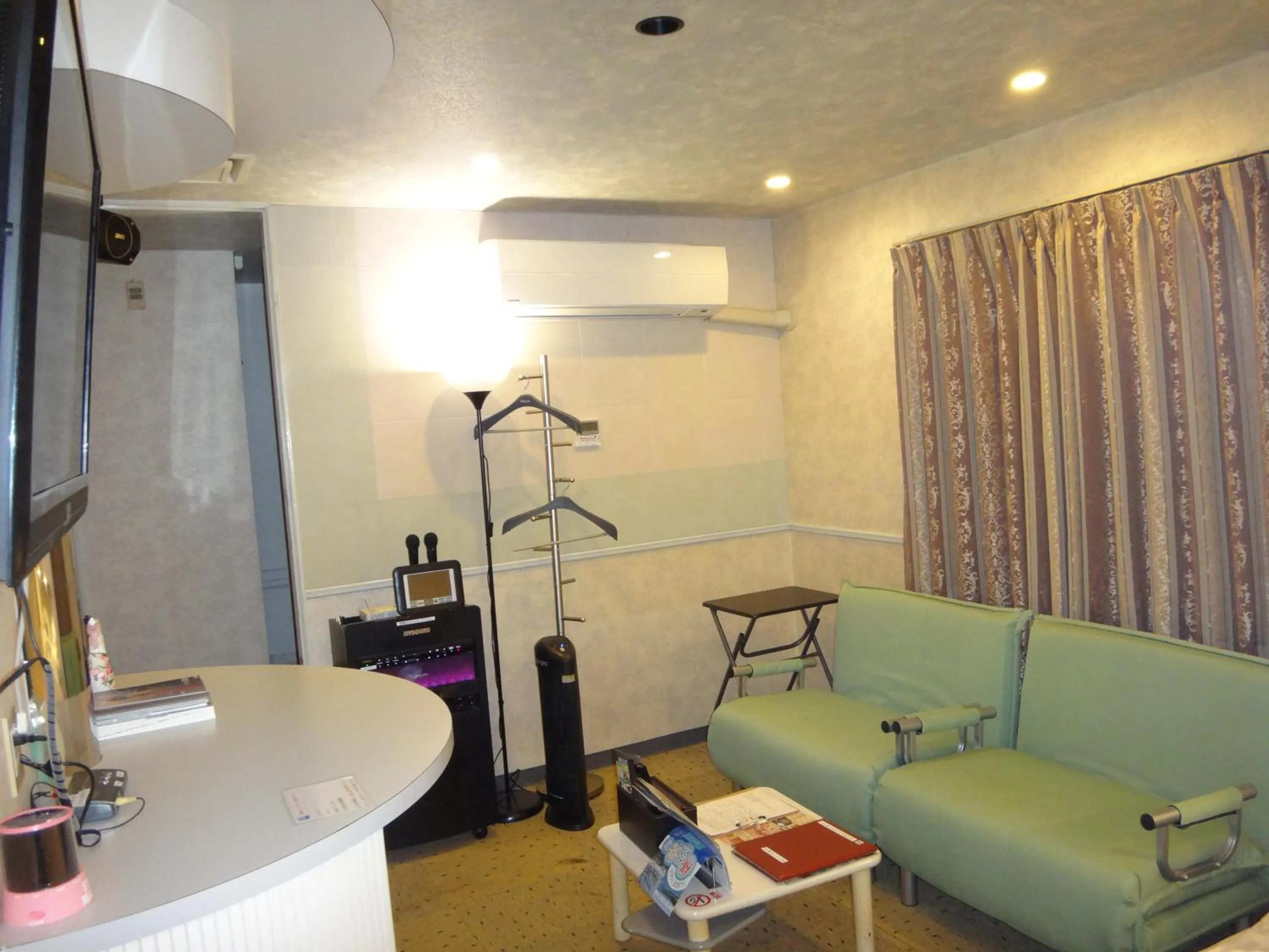 Photo of the whole room in Utility Hotel Coo