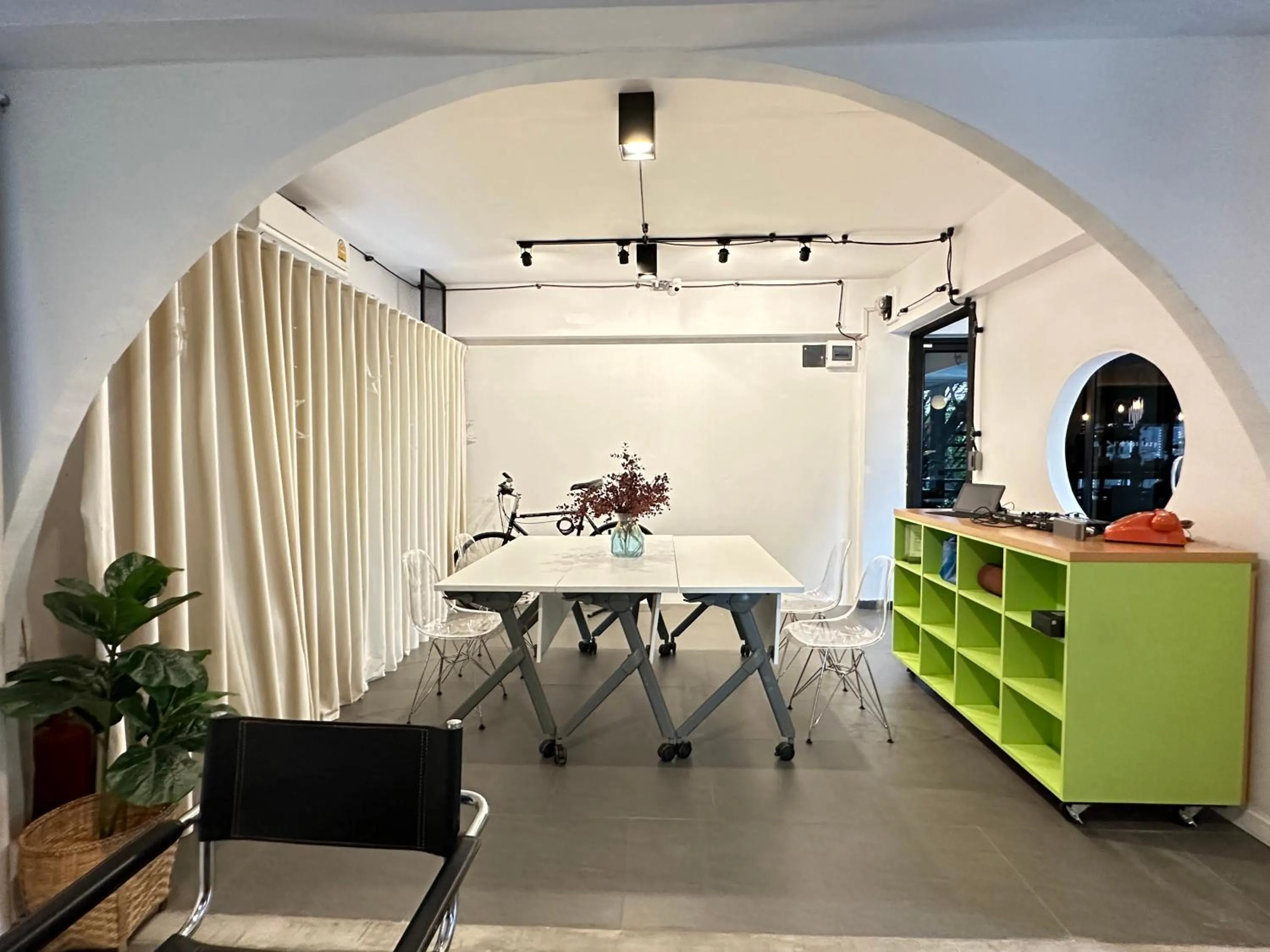 Seating area in 9.5Hotel Chiangmai