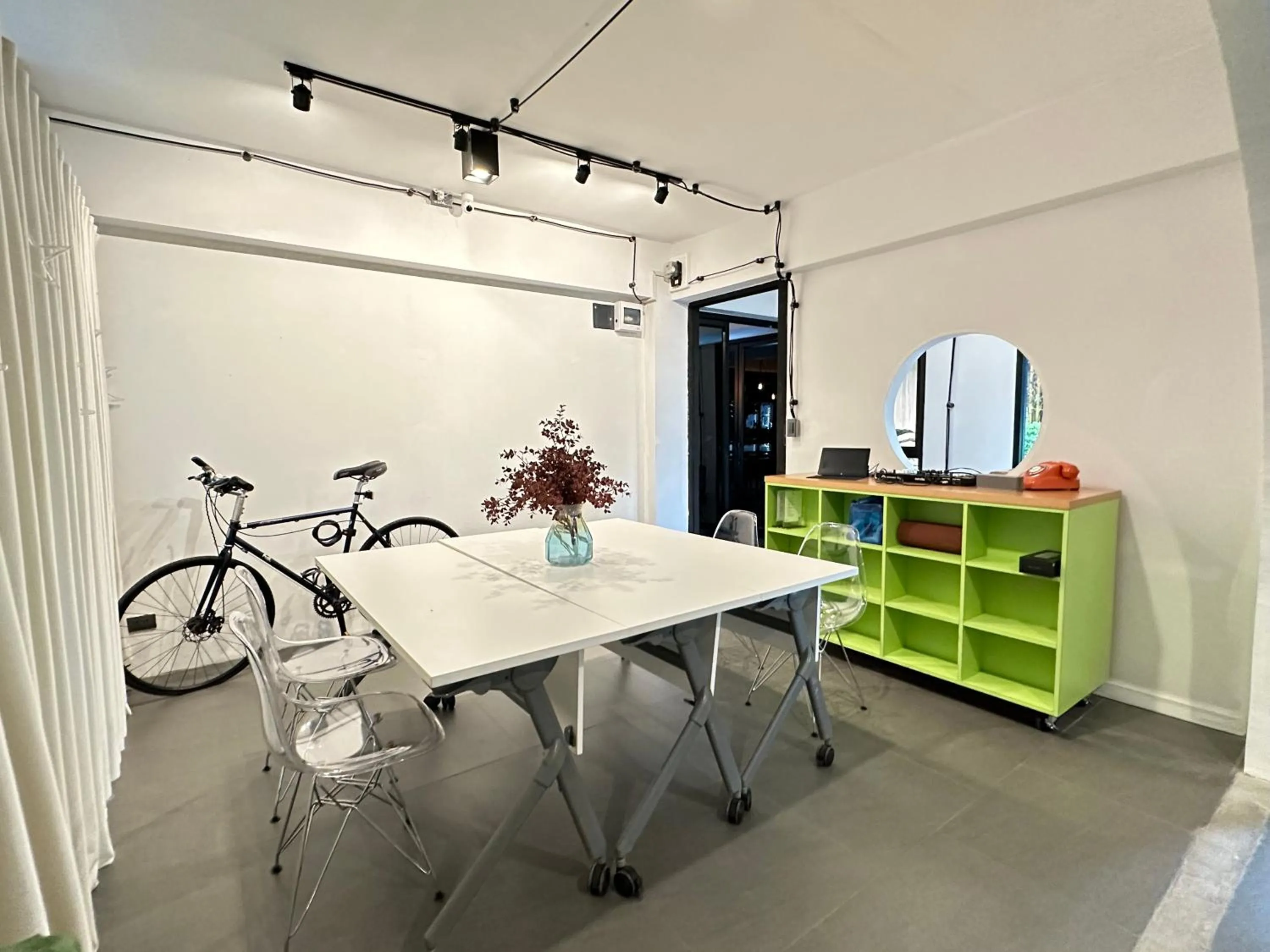 Seating area in 9.5Hotel Chiangmai