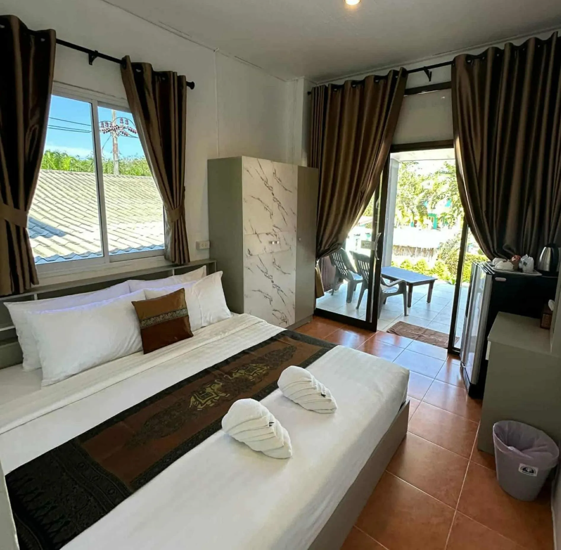 Bedroom, Bed in BaanPhong Lanta