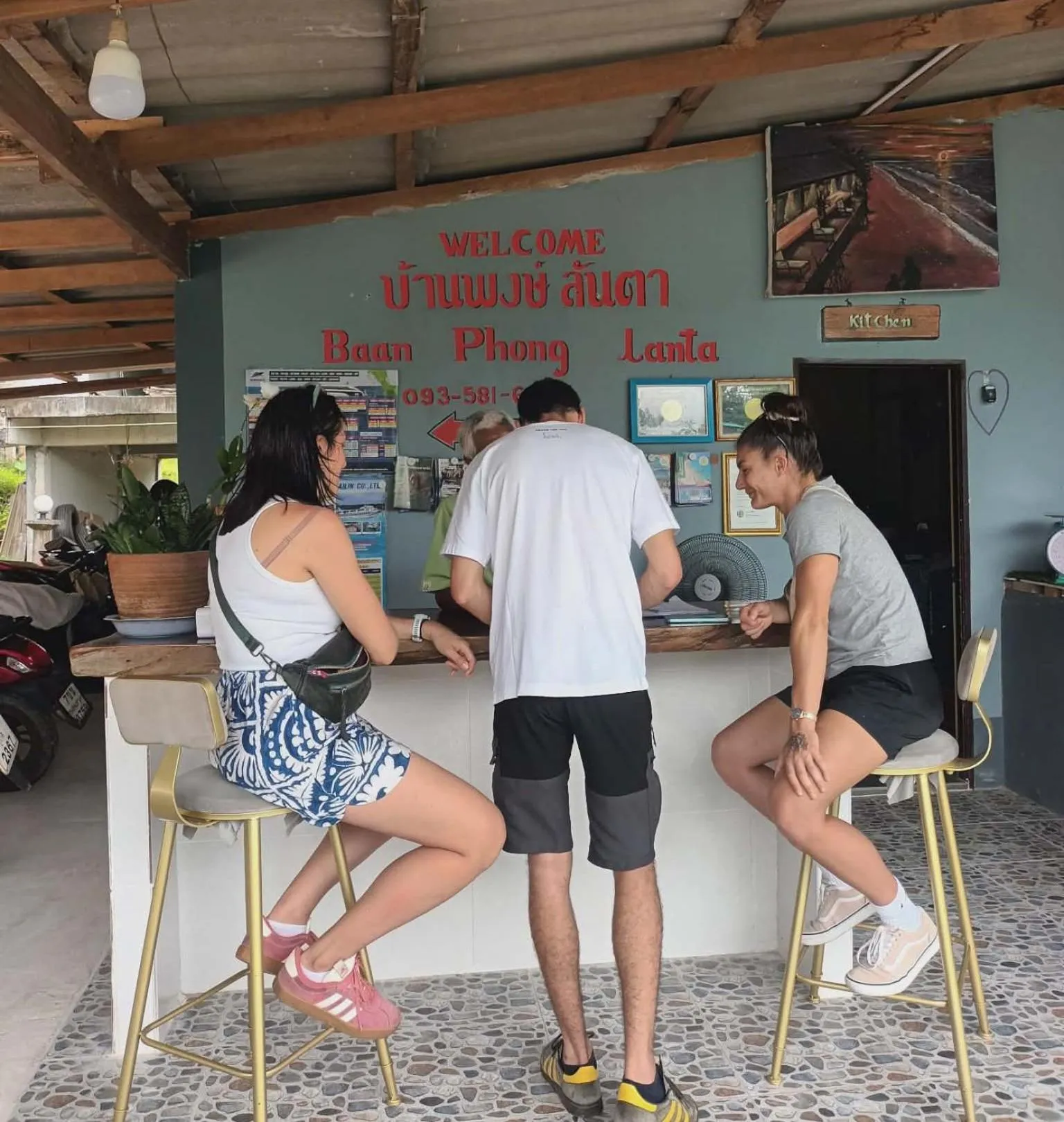 Facade/entrance in BaanPhong Lanta