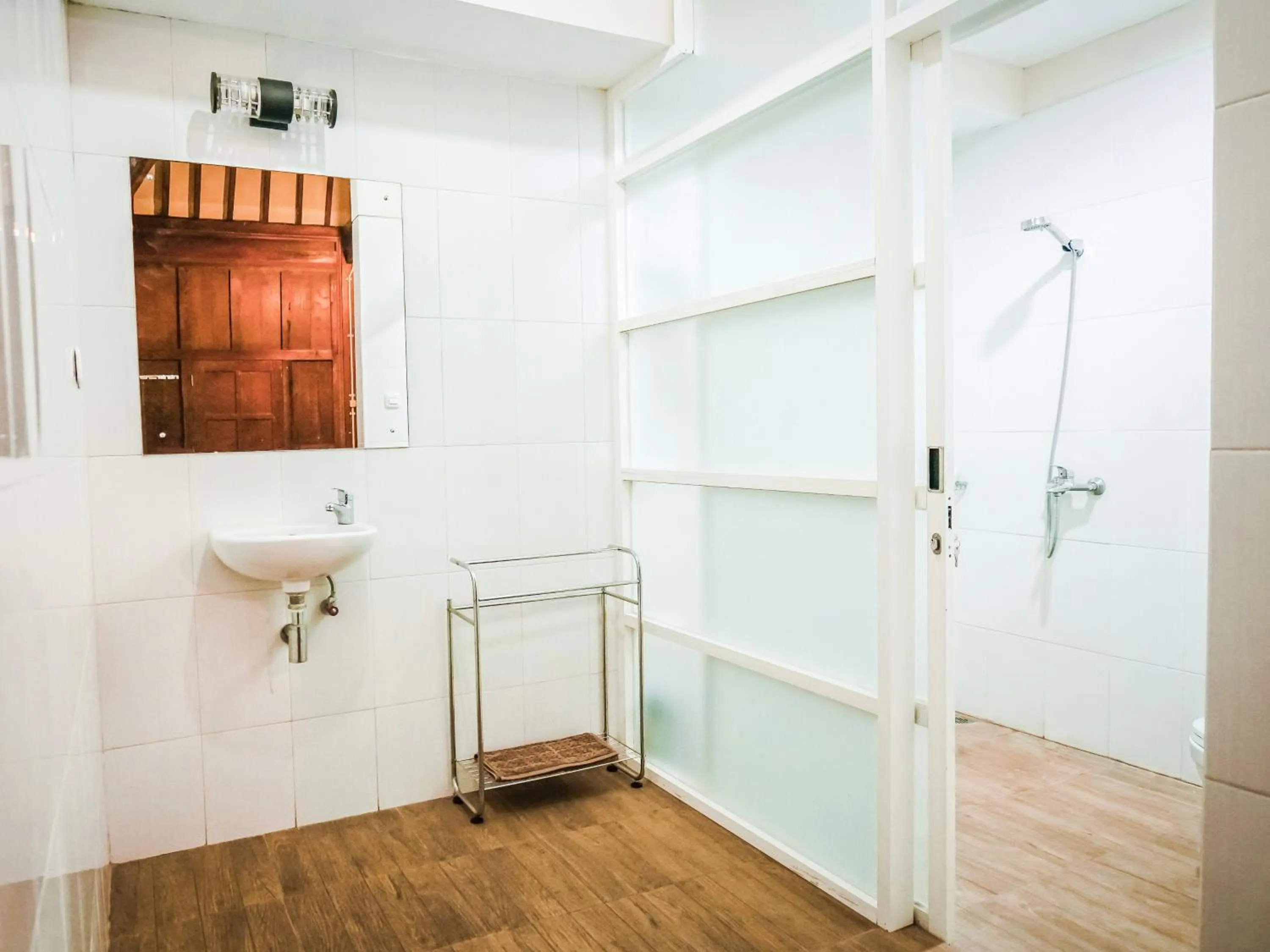 Shower in Pendhapa Art Space - PAS Limasan Homestay