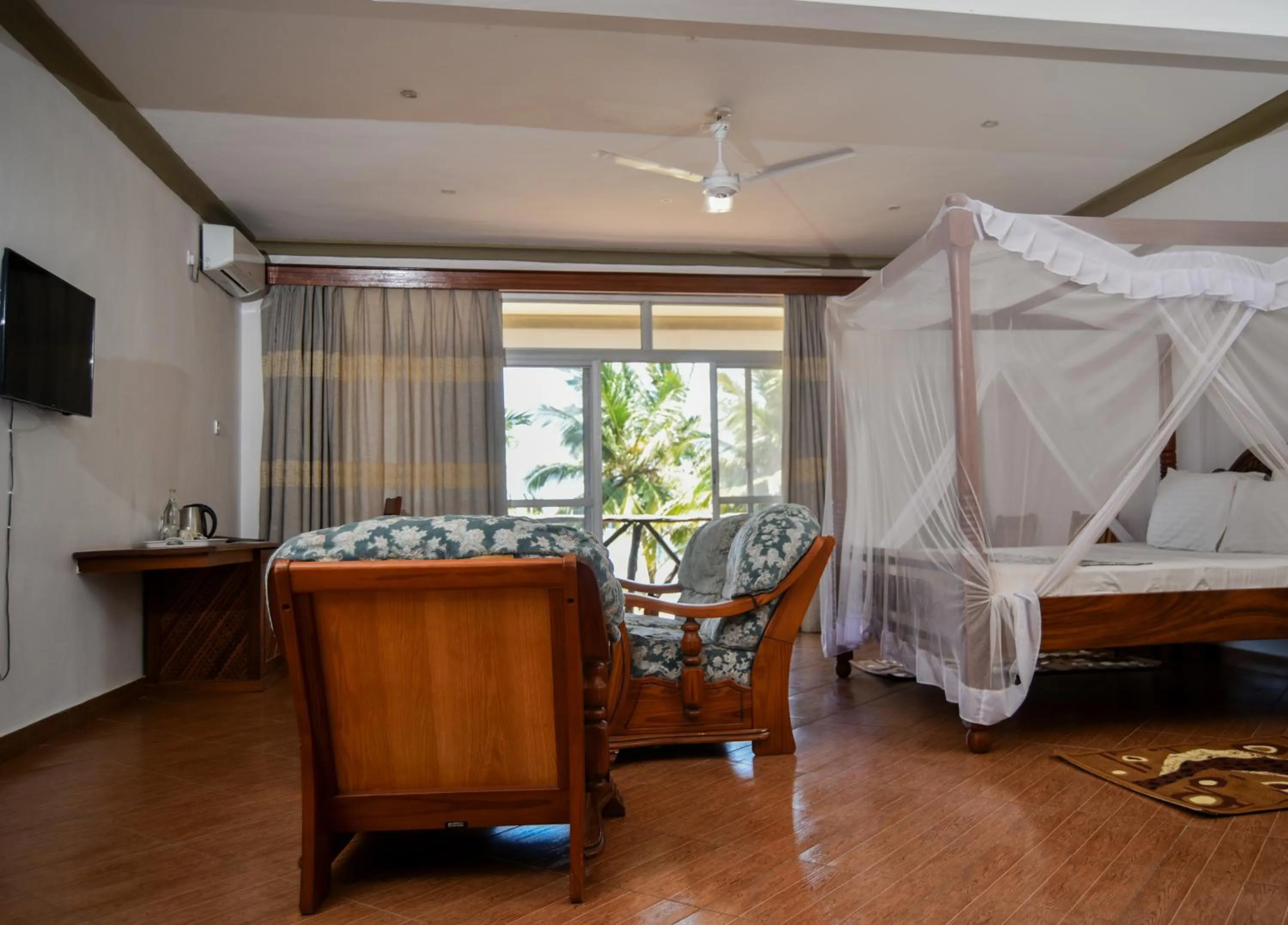 Photo of the whole room in Coral Beach Resort