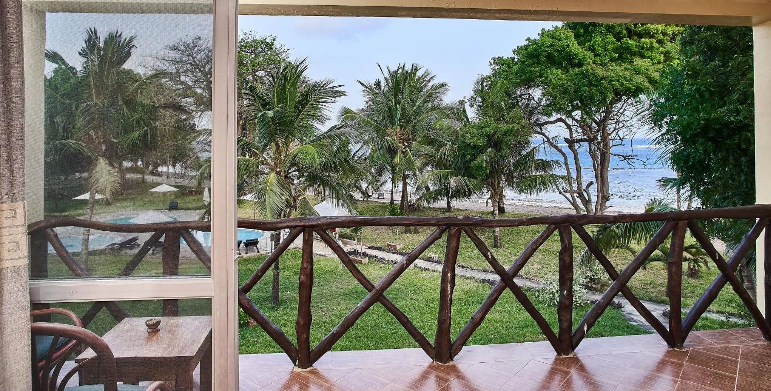Balcony/Terrace in Coral Beach Resort