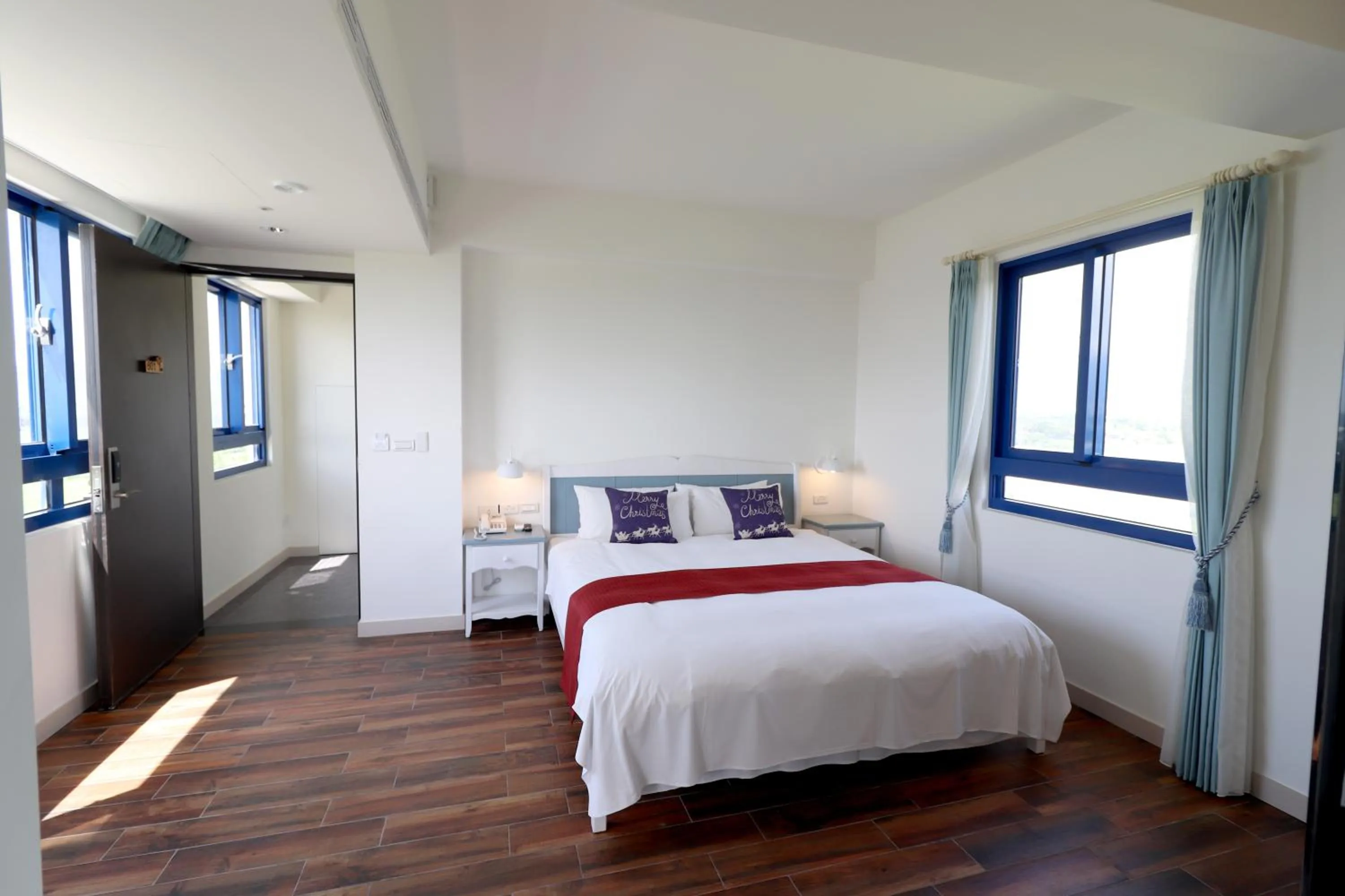 Photo of the whole room, Bed in Zen Ocean