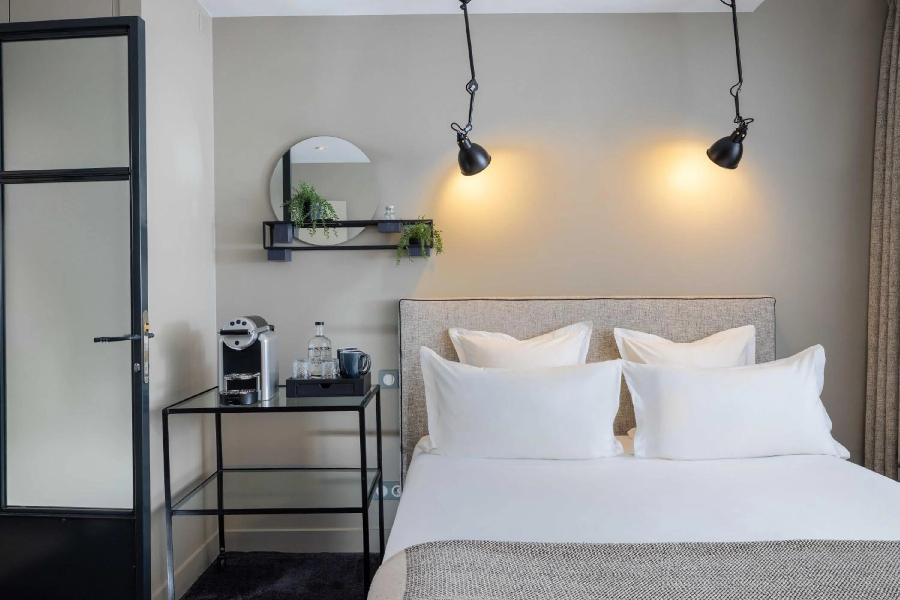 Bedroom, Bed in Hôtel Hélios Opéra