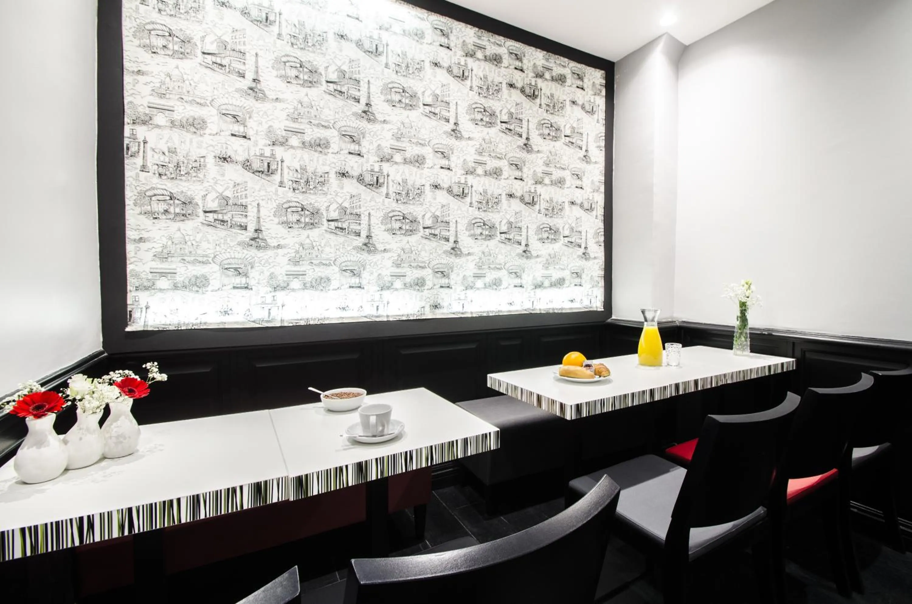 Restaurant/places to eat in Hotel Migny Opéra Montmartre