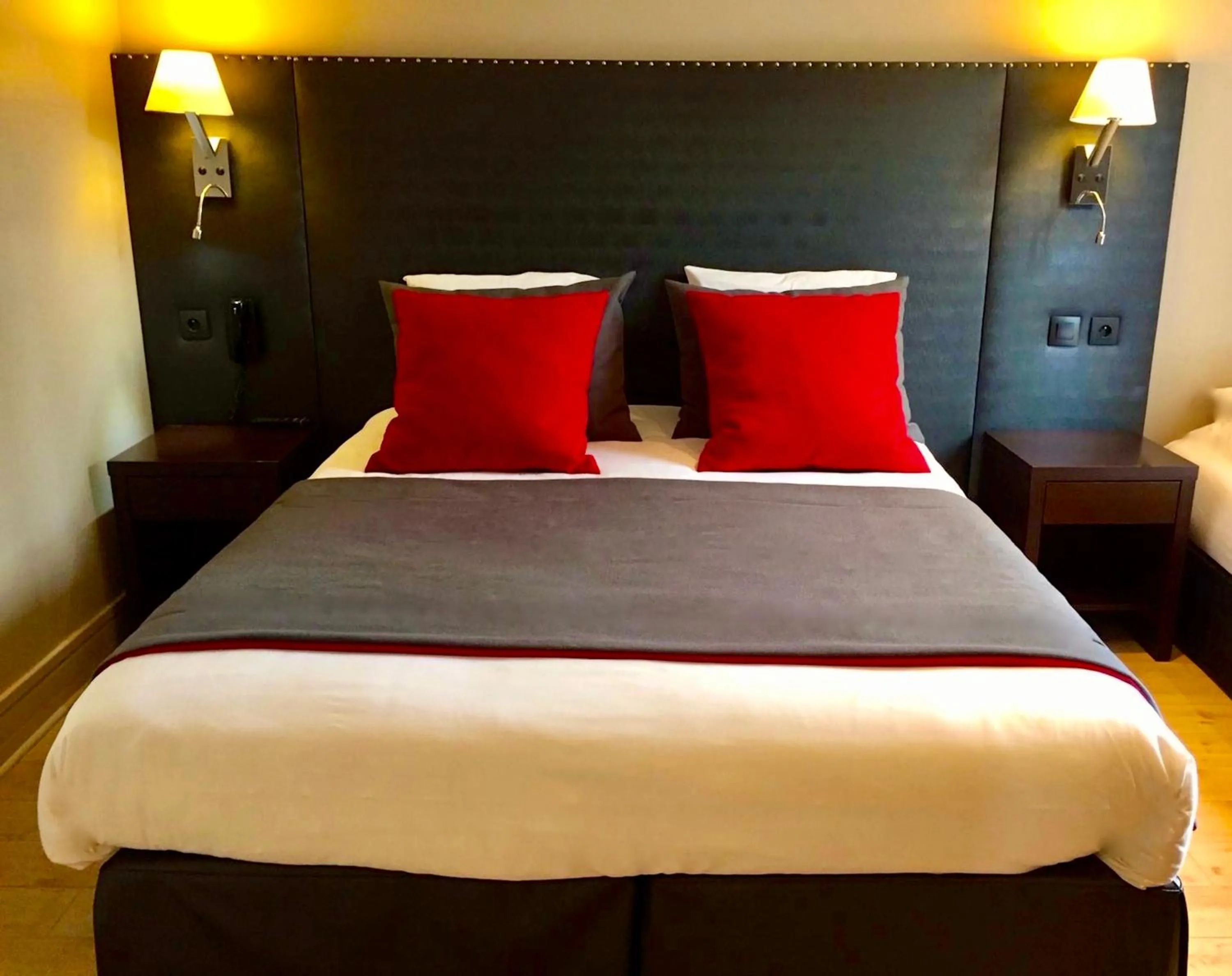 Bed in Hotel Migny Opéra Montmartre