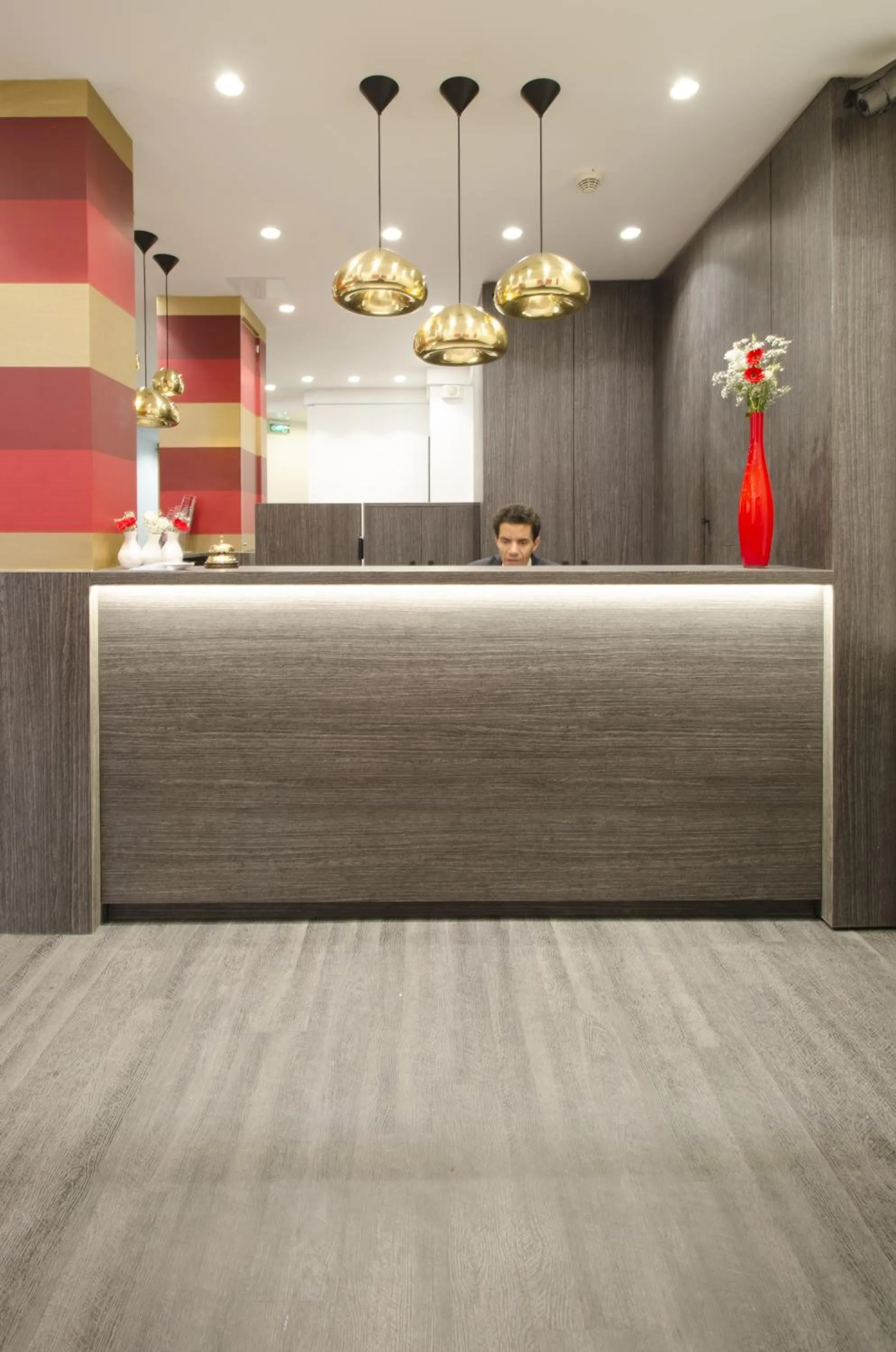 Staff in Hotel Migny Opéra Montmartre