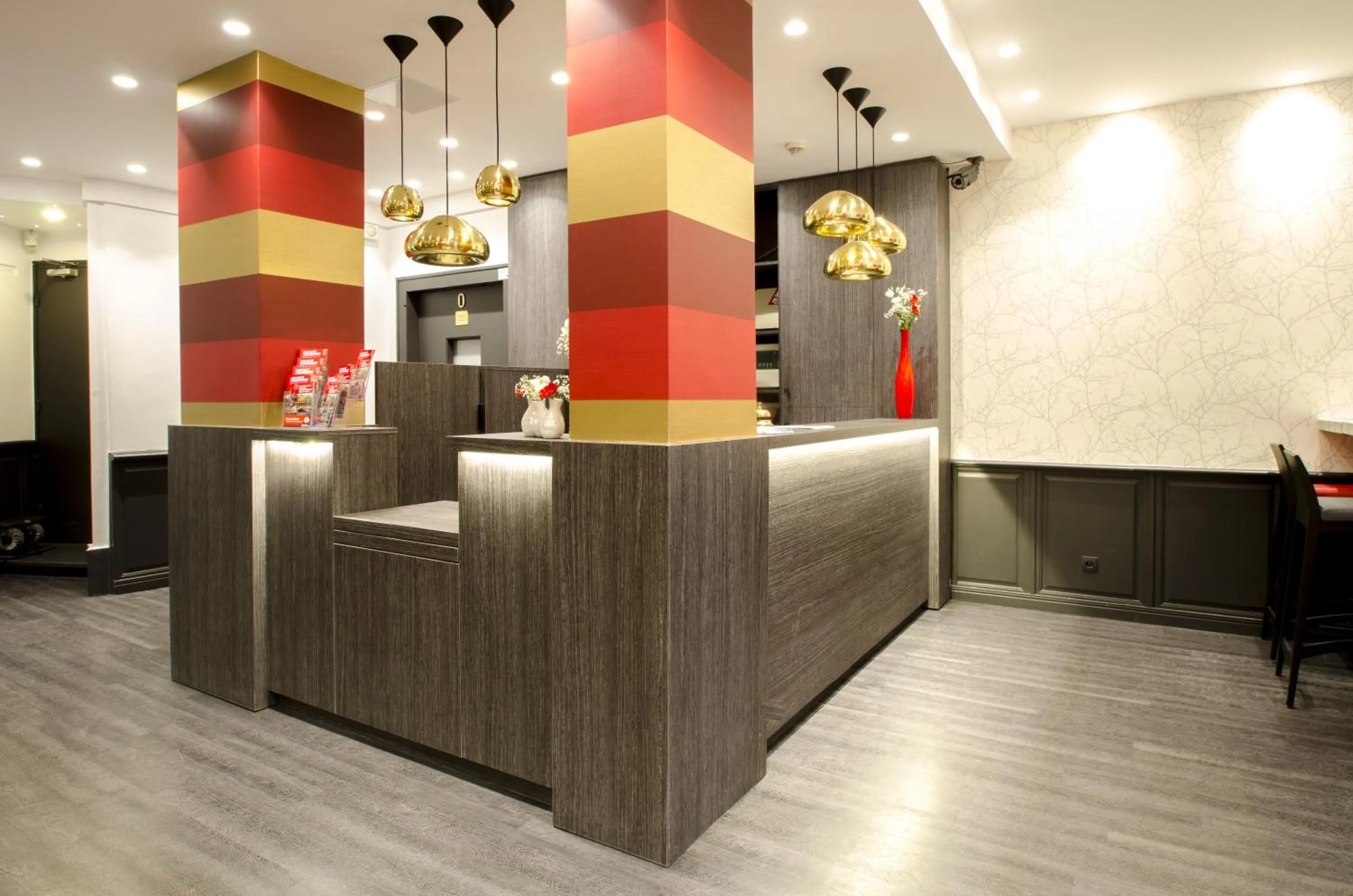 Lobby or reception in Hotel Migny Opéra Montmartre