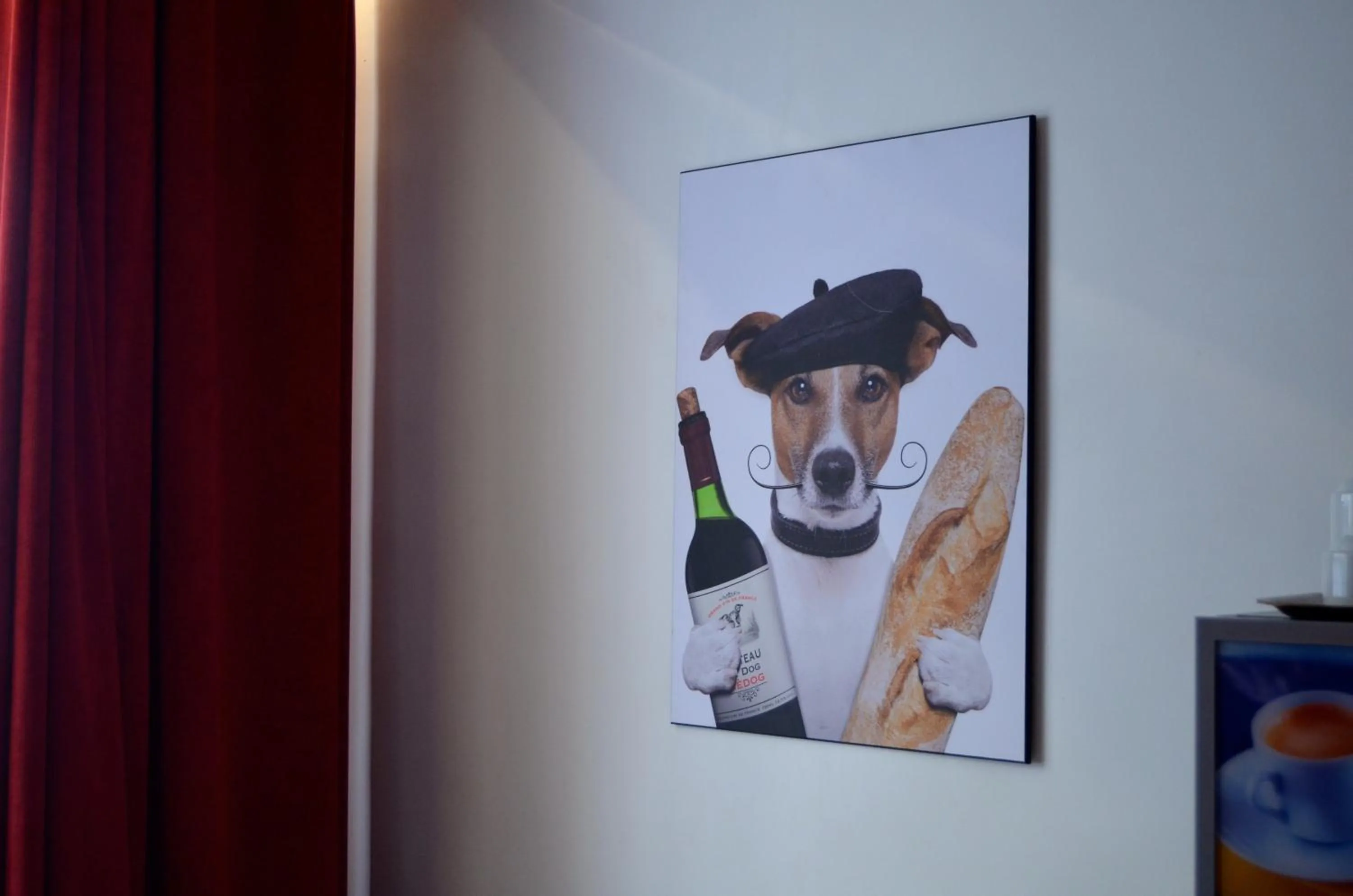 Restaurant/places to eat in Hotel Migny Opéra Montmartre