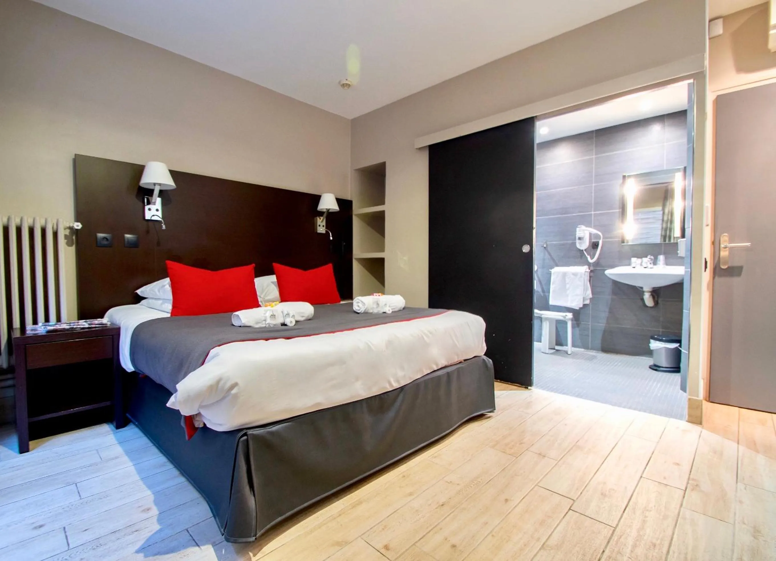 Bed in Hotel Migny Opéra Montmartre