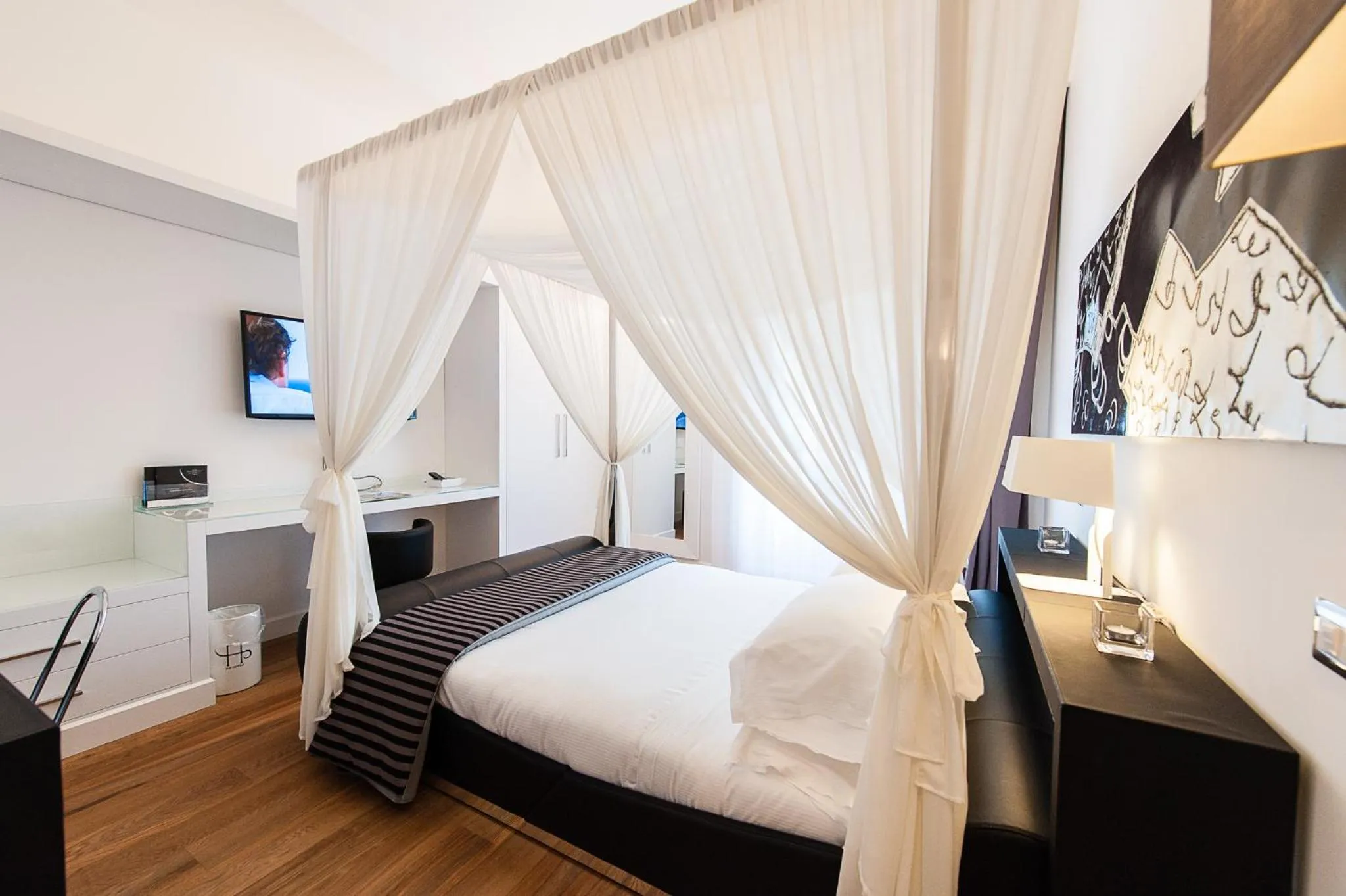 Bedroom, Bed in LHP Suite Santa Margherita