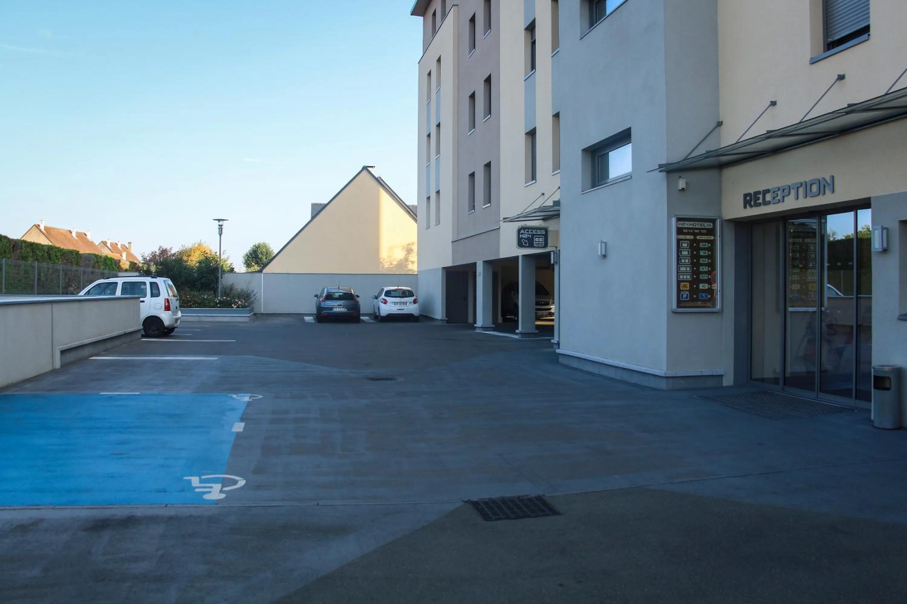 Facade/entrance in H24 HOTEL