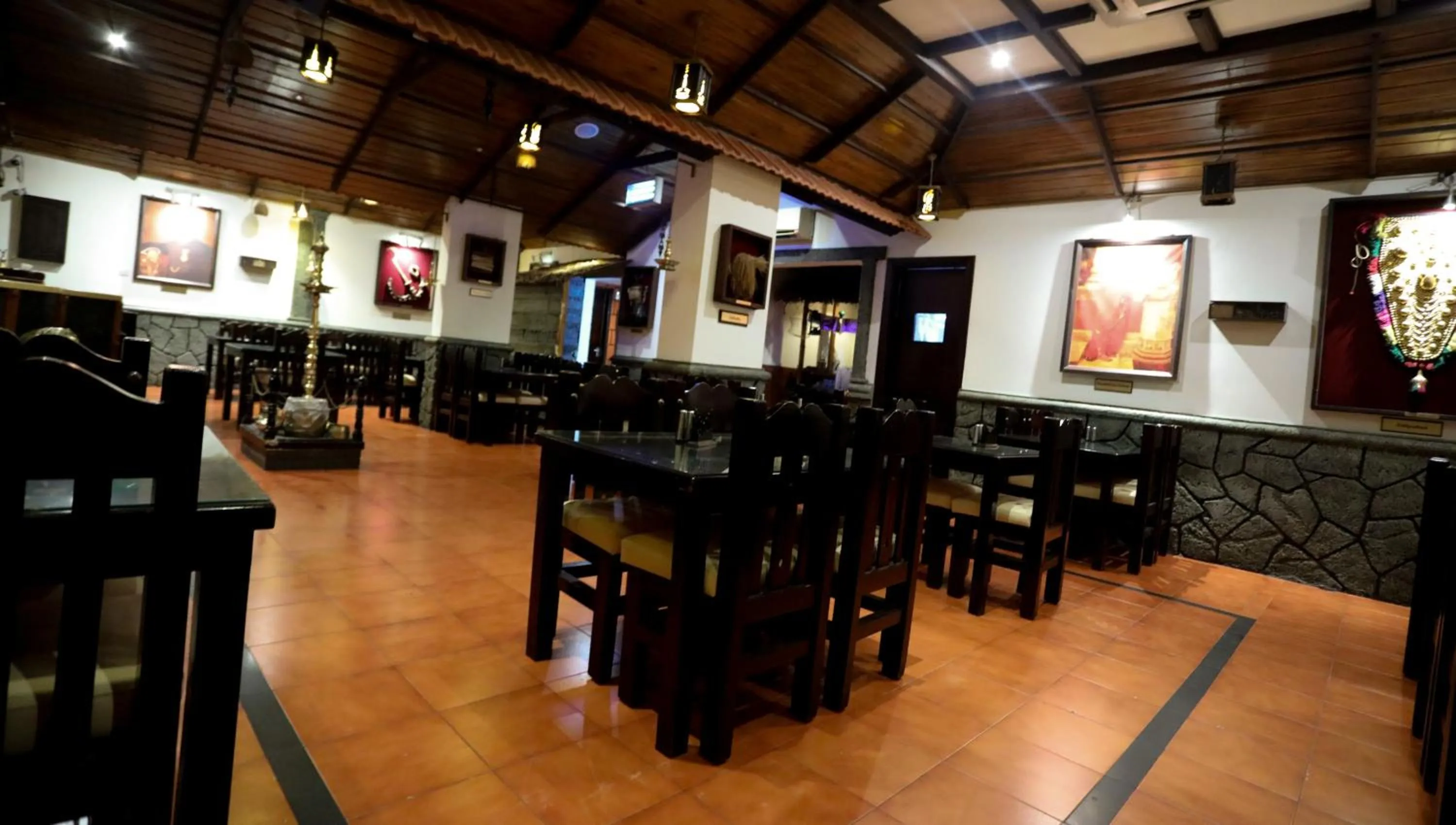 Restaurant/places to eat in ltlalat Al Shorouq Hotel