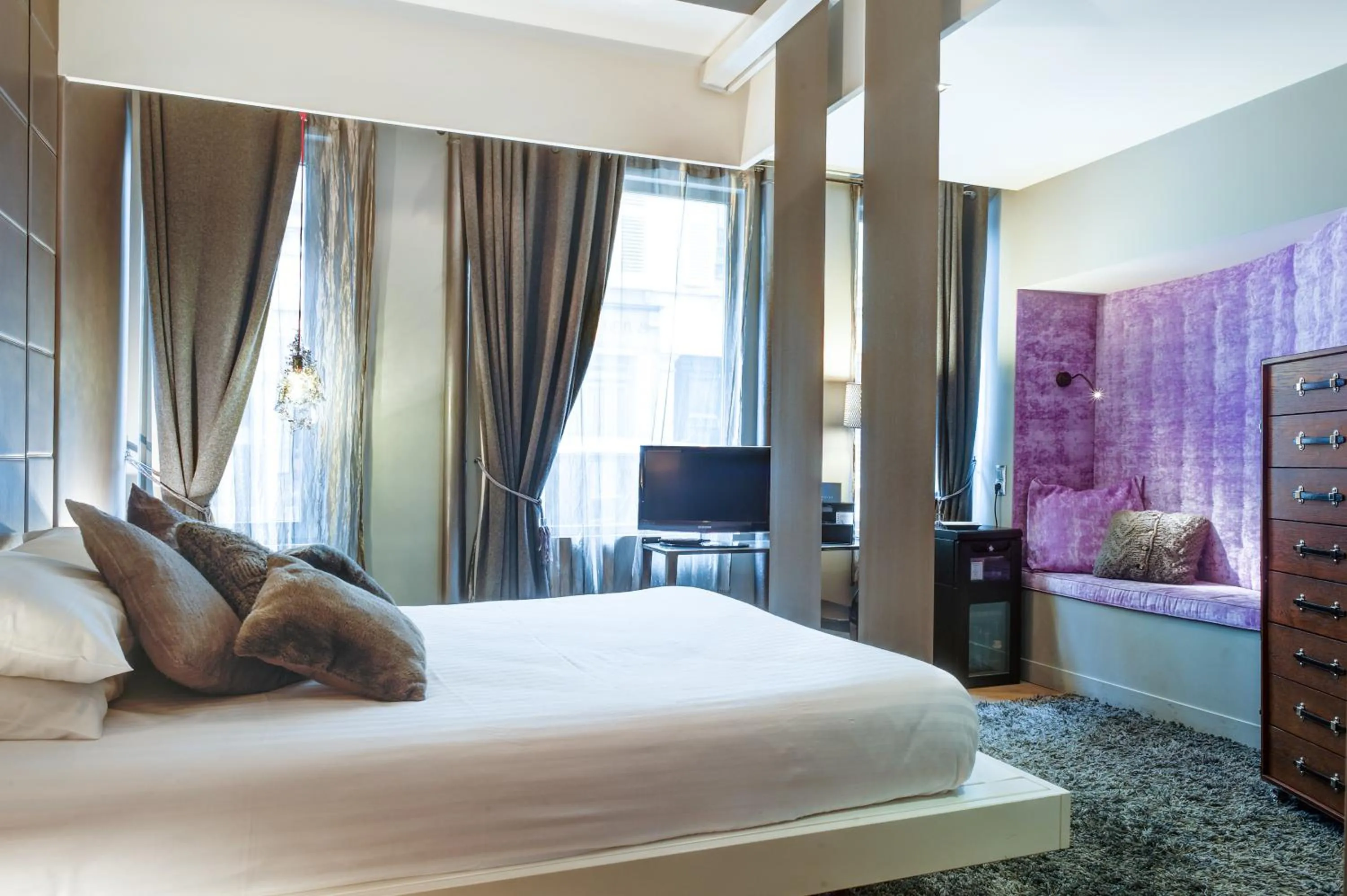 Photo of the whole room, Bed in ZE Hotel